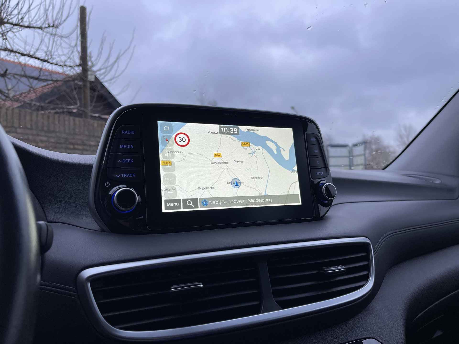 Hyundai Tucson 1.6 T-GDI 4WD Premium Sky | Trekhaak | Panoramadak | Leder | Navigatie | 360° Camera | Apple Carplay/Anrdoid Auto | Stuur- + Stoelverwarming | Rijklaarprijs! - 17/34