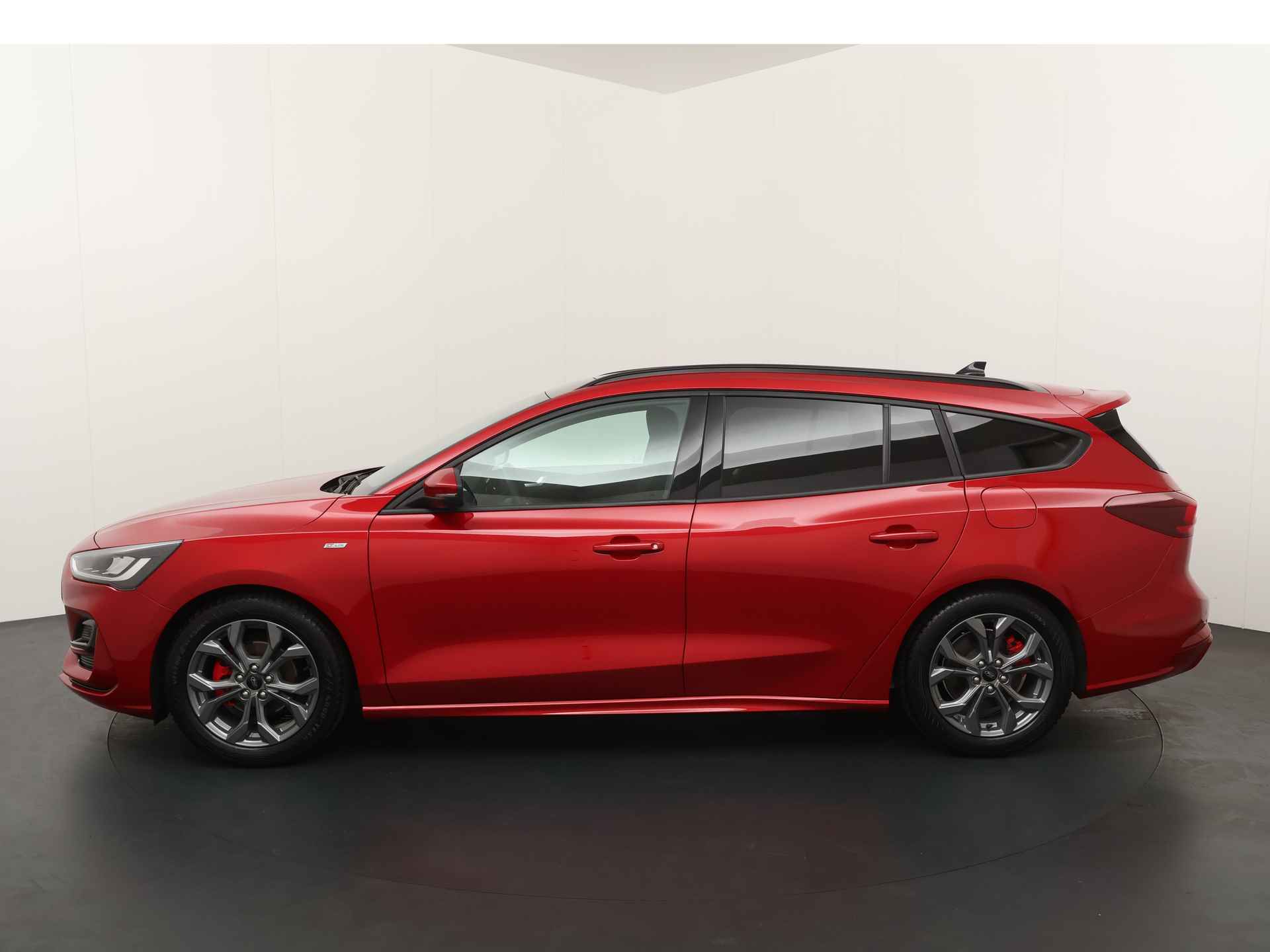 Ford FOCUS Wagon EcoBoost 125PK Hybrid ST Line Pano I AGR stoelen I Sync4 I Camera I All season I fabr. gar. tm 09-2027 - 2/21