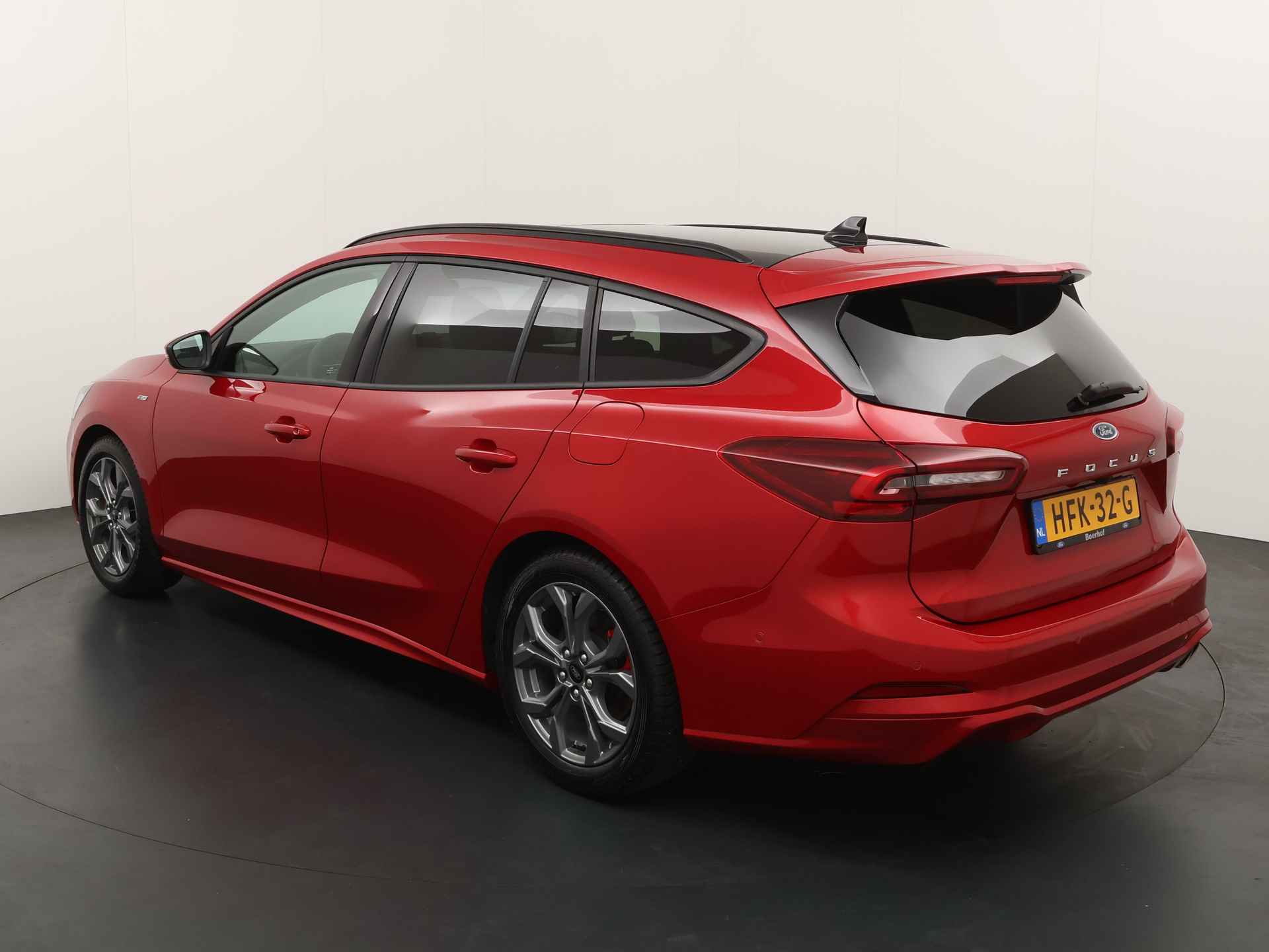 Ford FOCUS Wagon EcoBoost 125PK Hybrid ST Line Pano I AGR stoelen I Sync4 I Camera I All season I fabr. gar. tm 09-2027 - 3/21