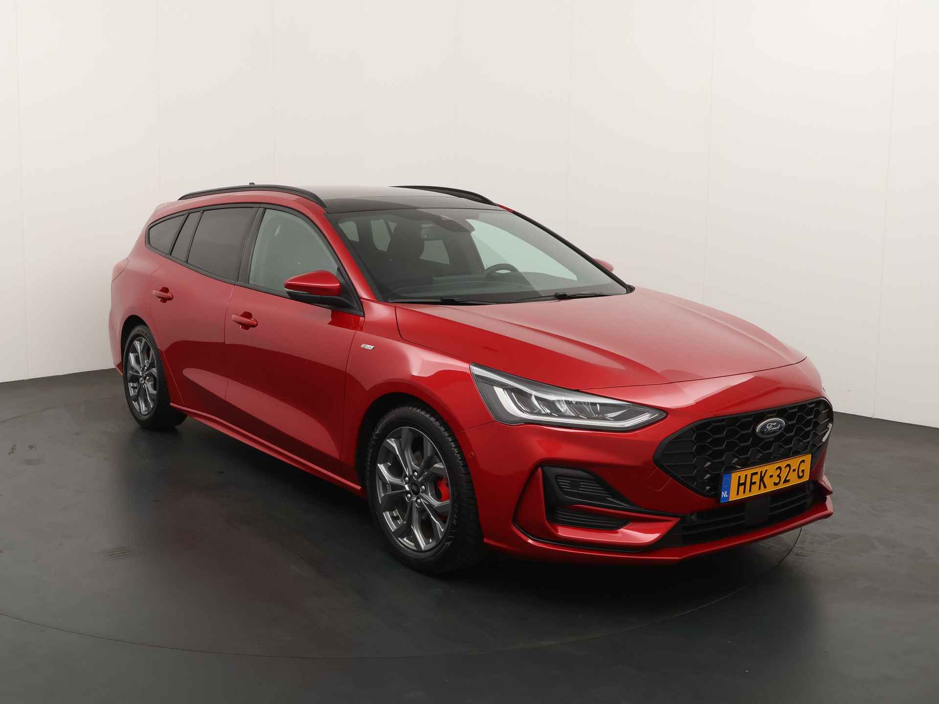 Ford FOCUS Wagon EcoBoost 125PK Hybrid ST Line Pano I AGR stoelen I Sync4 I Camera I All season I fabr. gar. tm 09-2027 - 7/21