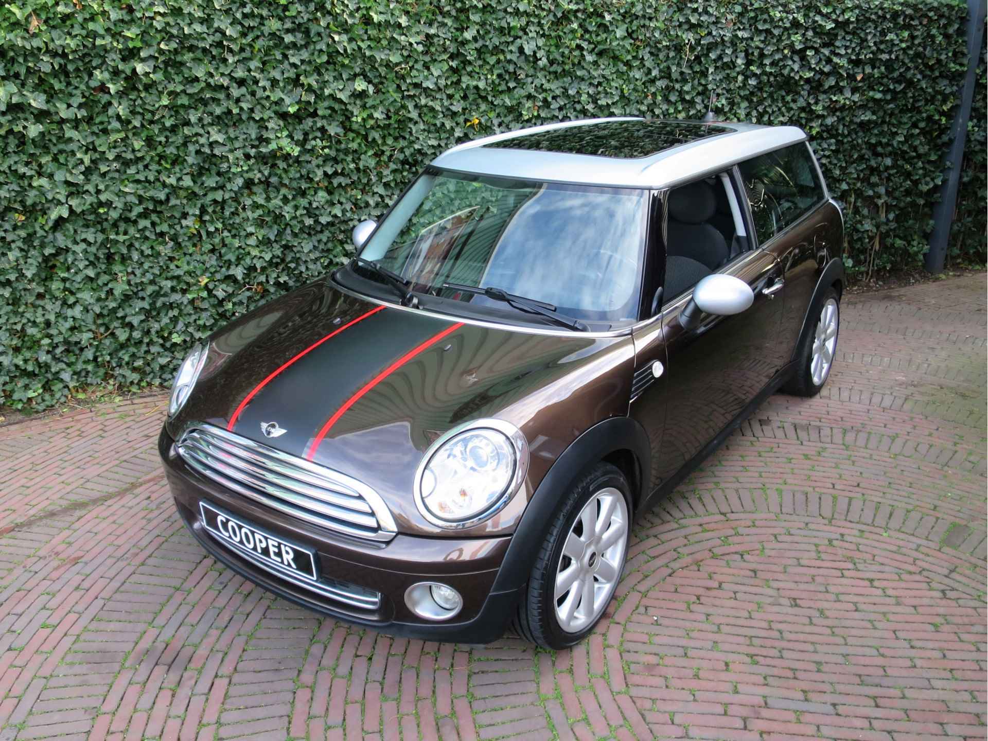 MINI Clubman 1.6 Cooper Chili R55 met Pano.dak, Navi, BT, Trekhaak en 17" - 42/43