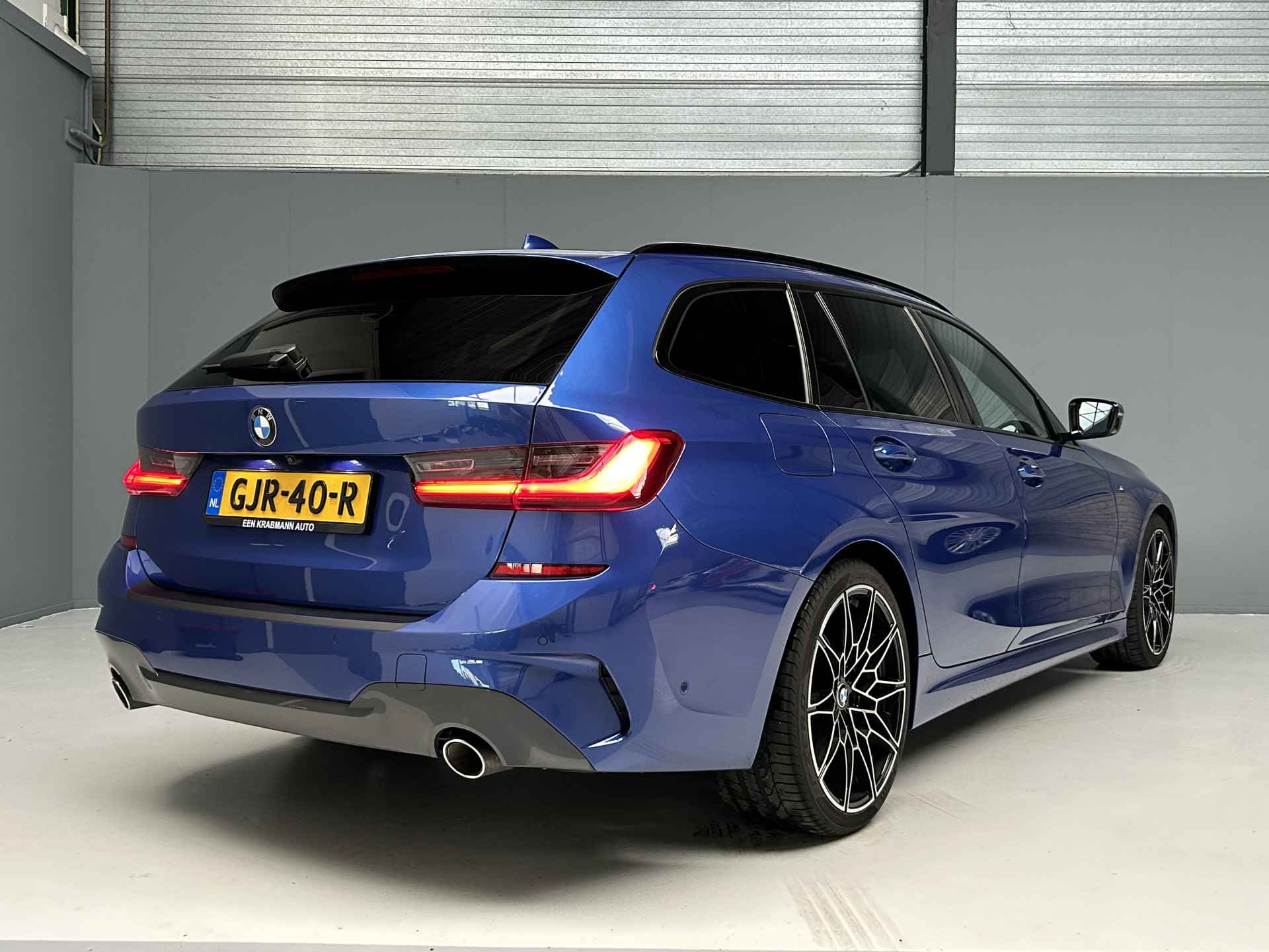 BMW 3 Serie Touring 318d M-Sport Portimao Blue|HUD|Pano|Leder|LED - 37/38