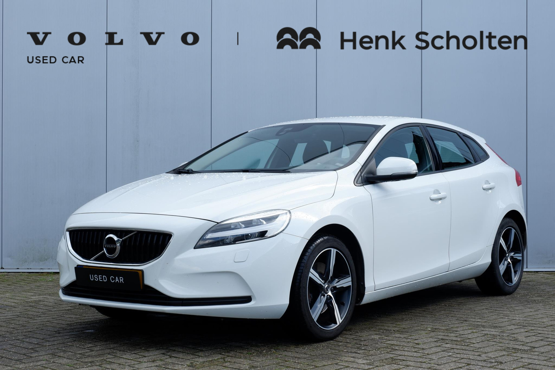 Volvo V40 2.0 T2 120PK Nordic+, Trekhaak afneembaar, Standkachel met timer, Volvo On Call met app, Elektrisch verwarmbare voorruit, Stoelverwarming, Sensus full map navigatie, Bluetooth telefoonvoorbereiding, Park Assist achter, 17" Lichtmetalen velgen