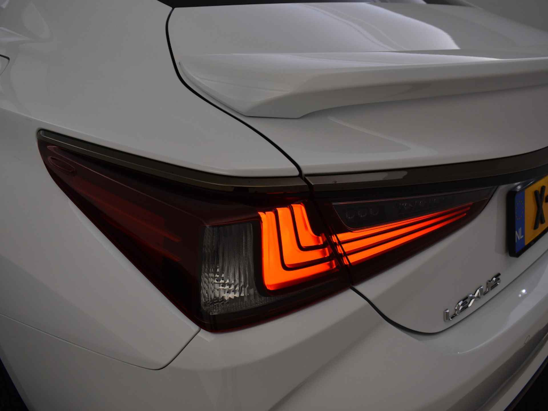Lexus ES 300h F Sport Design | Nieuw & direct leverbaar - 26/39