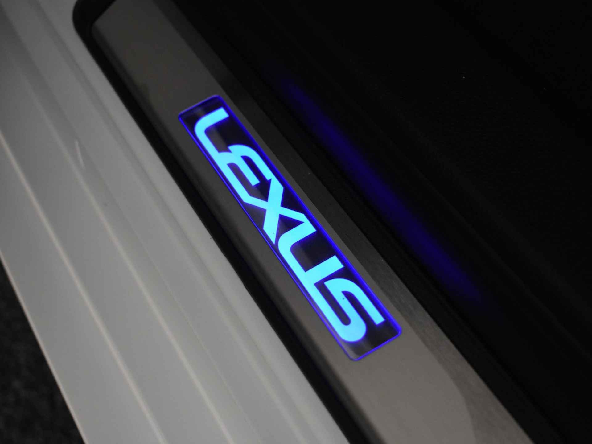 Lexus ES 300h F Sport Design | Nieuw & direct leverbaar - 37/39
