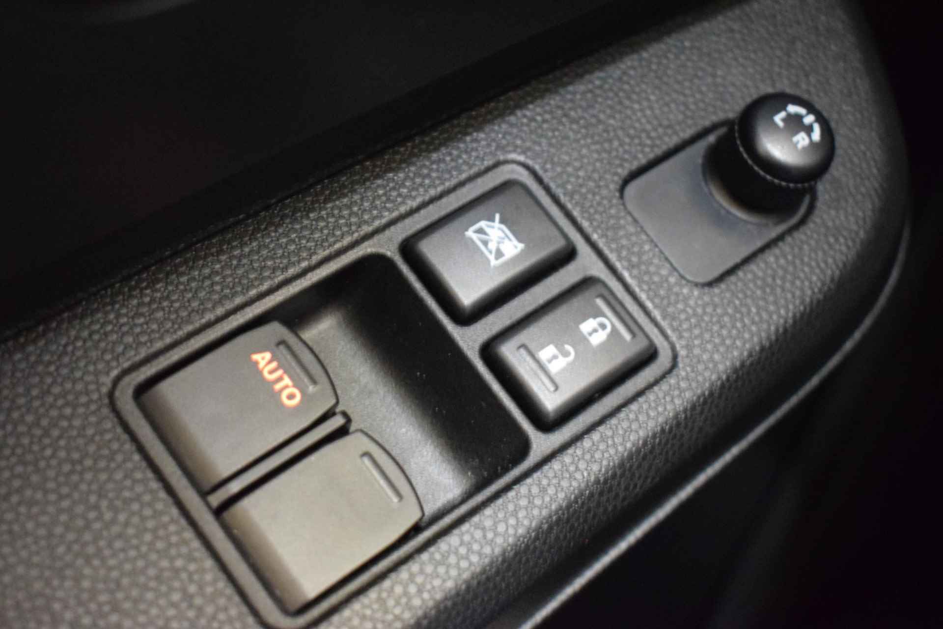 Suzuki Ignis 1.2 Smart Hybrid Style | Achteruitrijcamera | Stoelverwarming | Navigatie | Airco | Automatische regensensor | Elektrische zijspiegels | AUTOMAAT | - 38/46