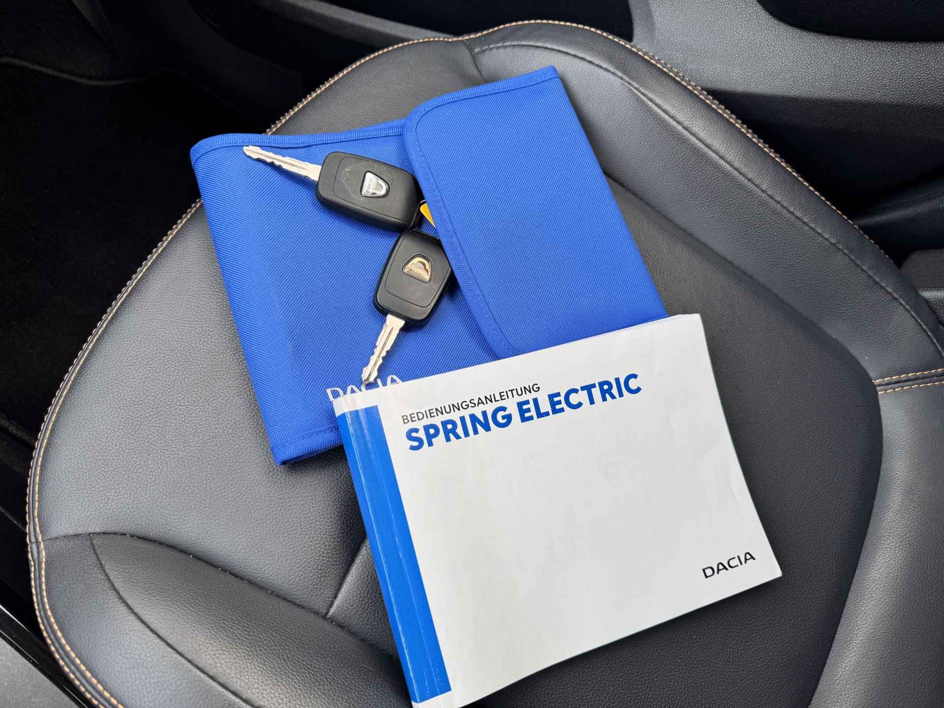 Dacia Spring Comfort Plus (Orange Pack) 27 kWh / Navigatie / Airco / All Season Banden / Bluetooth / Kunstlederen Bekleding / Afneembare trekhaak / - 5/30