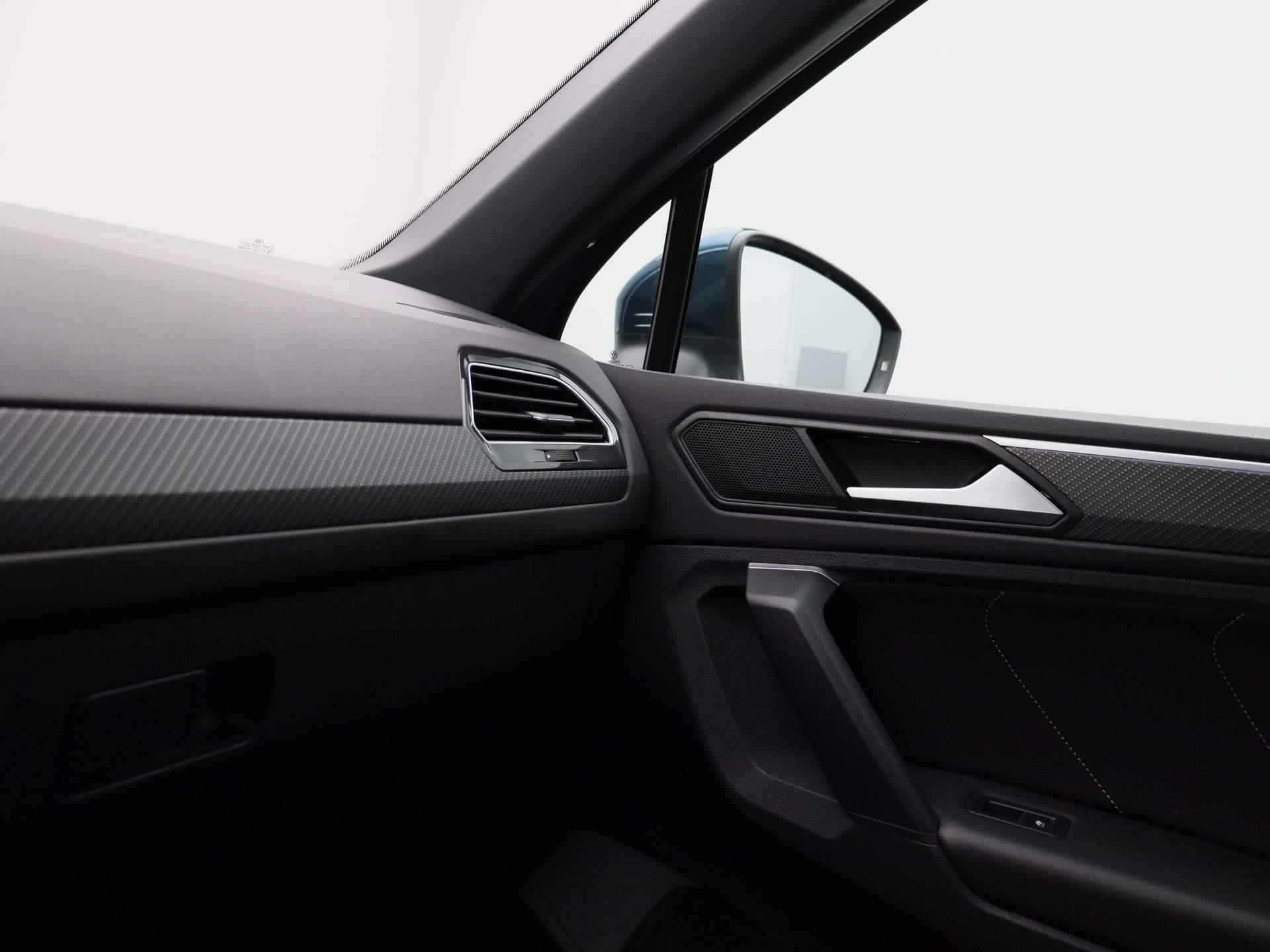 Volkswagen Tiguan 1.5 TSI R-Line Business+ 150 PK DSG | Apple Carplay | Elektrische Achterklep | Parkeersensoren | Climate Control | Digital Cockpit Pro | DAB Radio | Elektrische Inklapbare Spiegels | - 30/43