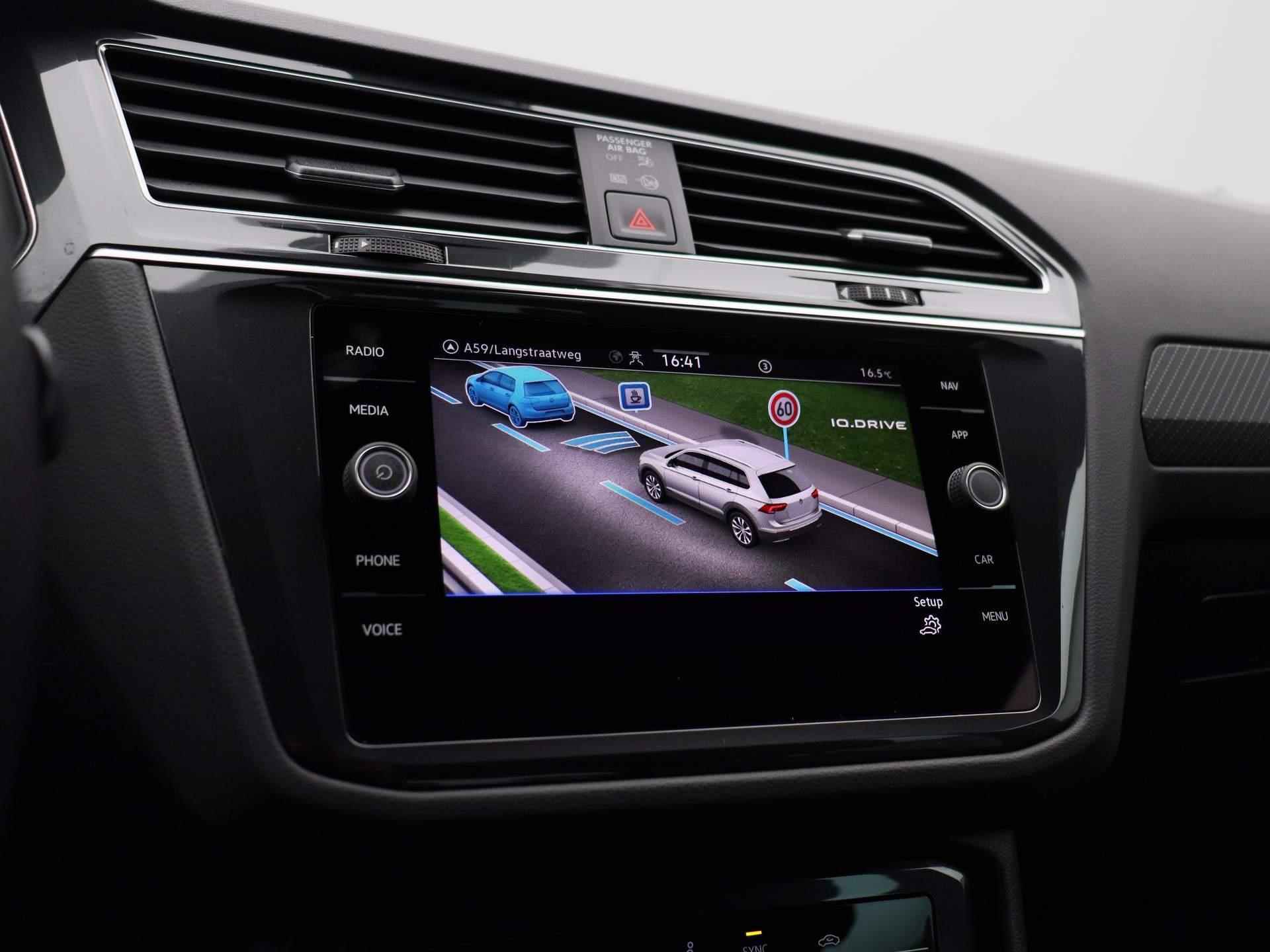 Volkswagen Tiguan 1.5 TSI R-Line Business+ 150 PK DSG | Apple Carplay | Elektrische Achterklep | Parkeersensoren | Climate Control | Digital Cockpit Pro | DAB Radio | Elektrische Inklapbare Spiegels | - 34/43