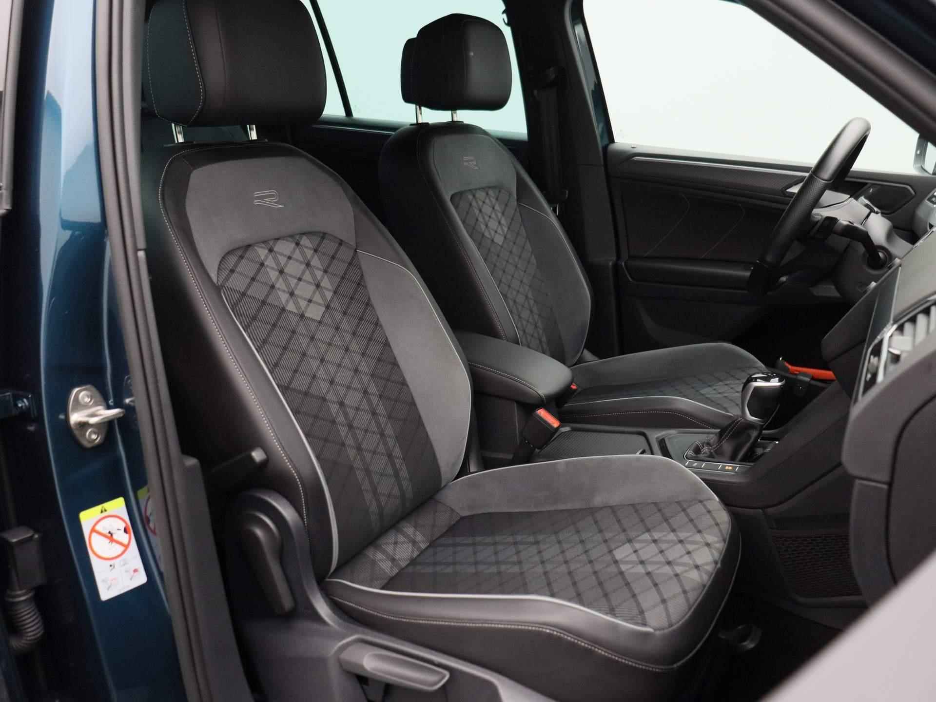 Volkswagen Tiguan 1.5 TSI R-Line Business+ 150 PK DSG | Apple Carplay | Elektrische Achterklep | Parkeersensoren | Climate Control | Digital Cockpit Pro | DAB Radio | Elektrische Inklapbare Spiegels | - 38/43