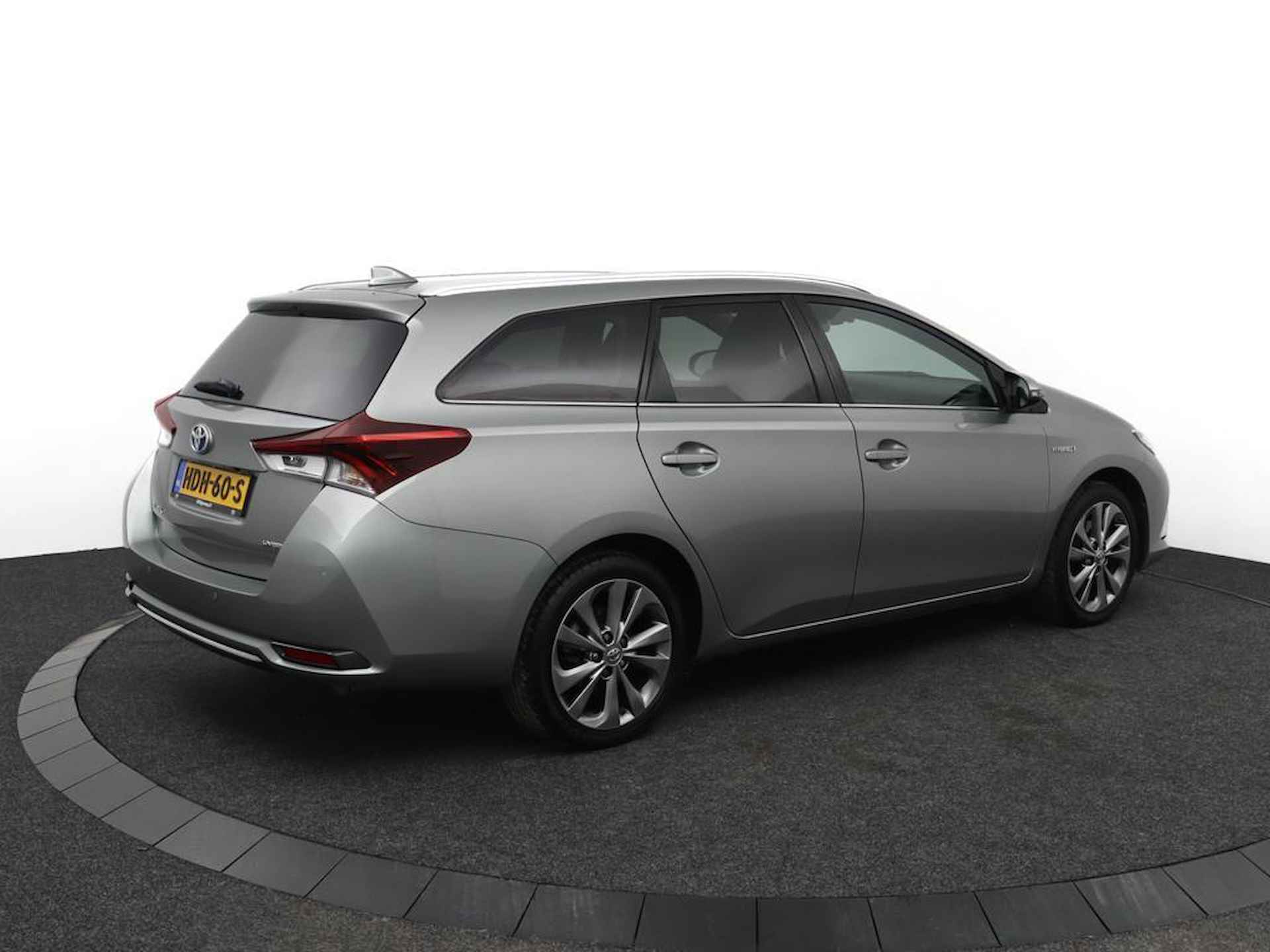 Toyota Auris Touring Sports 1.8 Hybrid Dynamic | Climate control | Stoelverwarming | Keyless | Cruisecontrol | - 2/43