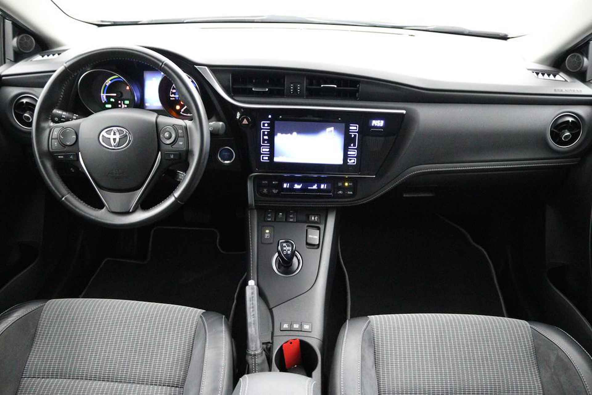 Toyota Auris Touring Sports 1.8 Hybrid Dynamic | Climate control | Stoelverwarming | Keyless | Cruisecontrol | - 4/43