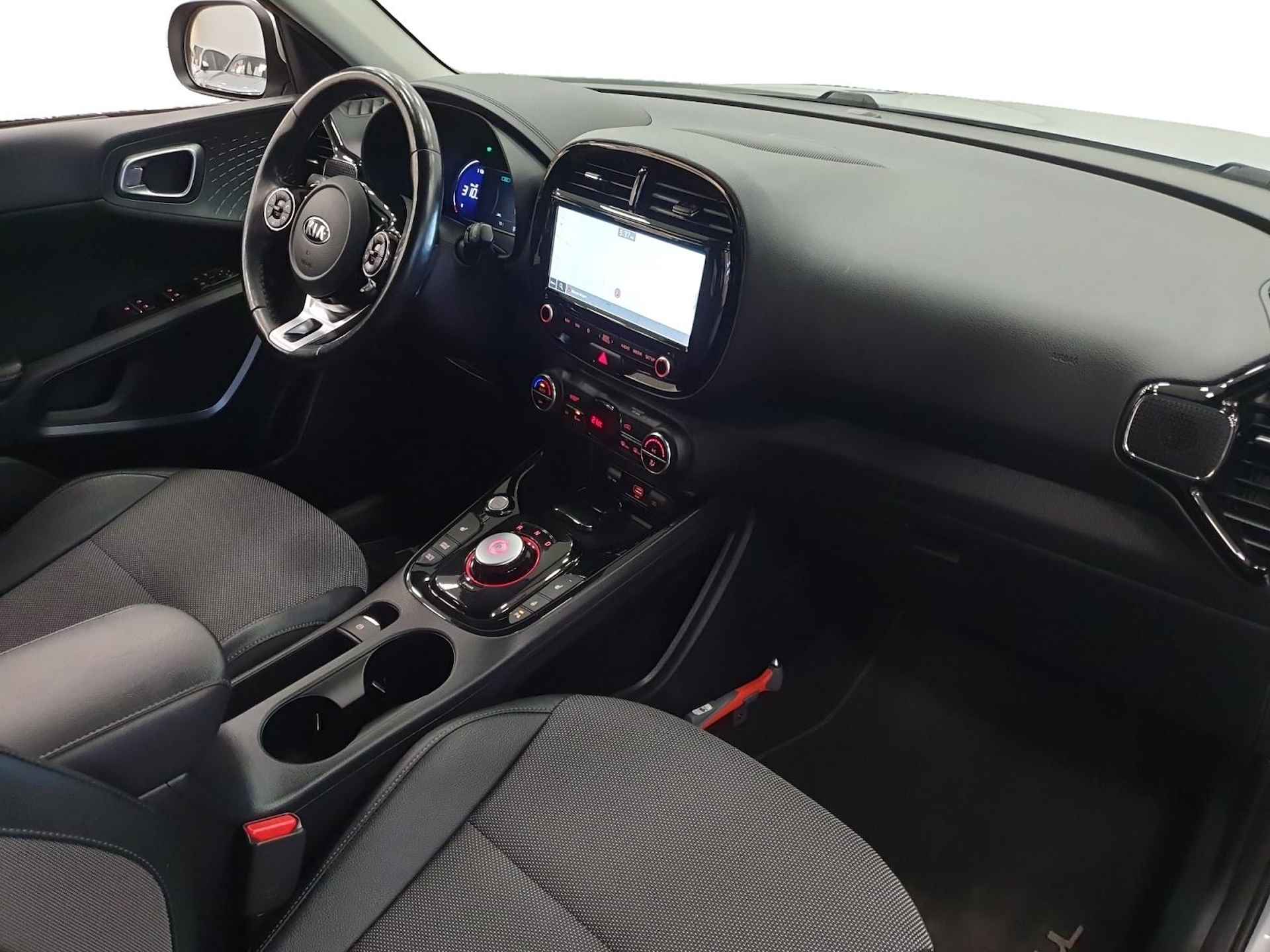 Kia e-Soul DynamicPlusLine 64 kWh | Stoel en stuurverwarming | Climate control | Adaptieve cruise control | Camera | Navigatie | Parkeersensoren achter | - 18/35