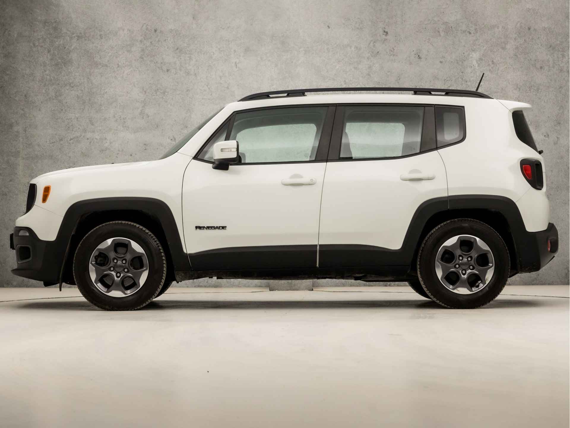 Jeep Renegade 1.6 E-Torq Sport (SCHERM, CLIMATE, STUUR/STOELVERWARMING, PARKEERSENSOREN, SPORTSTOELEN, CRUISE, ARMSTEUN, NIEUWE APK, NIEUWSTAAT) - 2/33