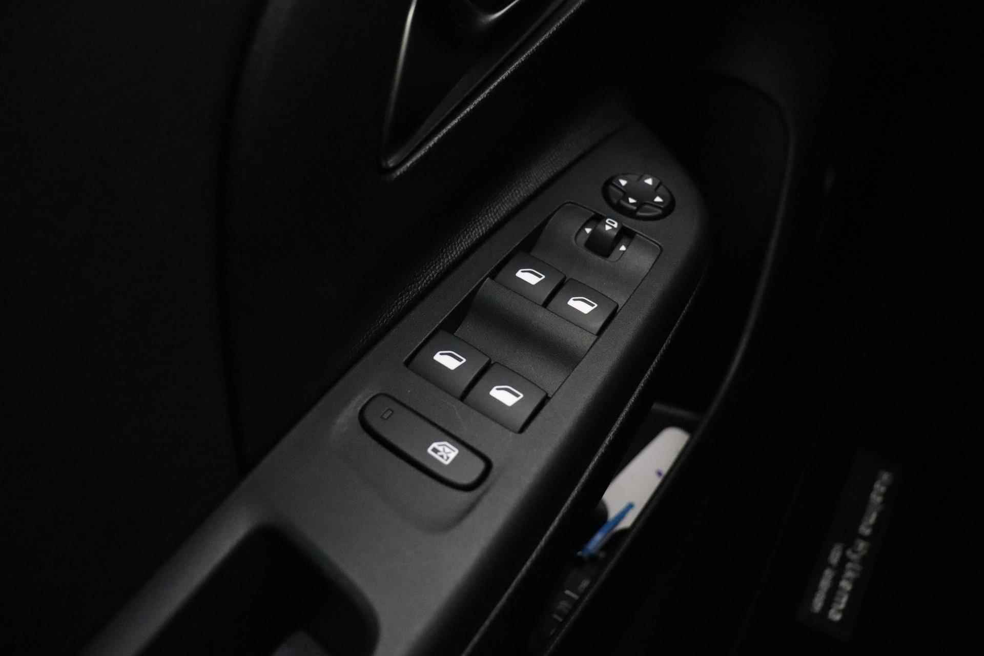 Opel Corsa 1.2 GS Line 130 PK Automaat | Navigatie | Camera | Climate control | Keyless | Lichtmetalen velge | Zwart dak | Sportief - 19/37