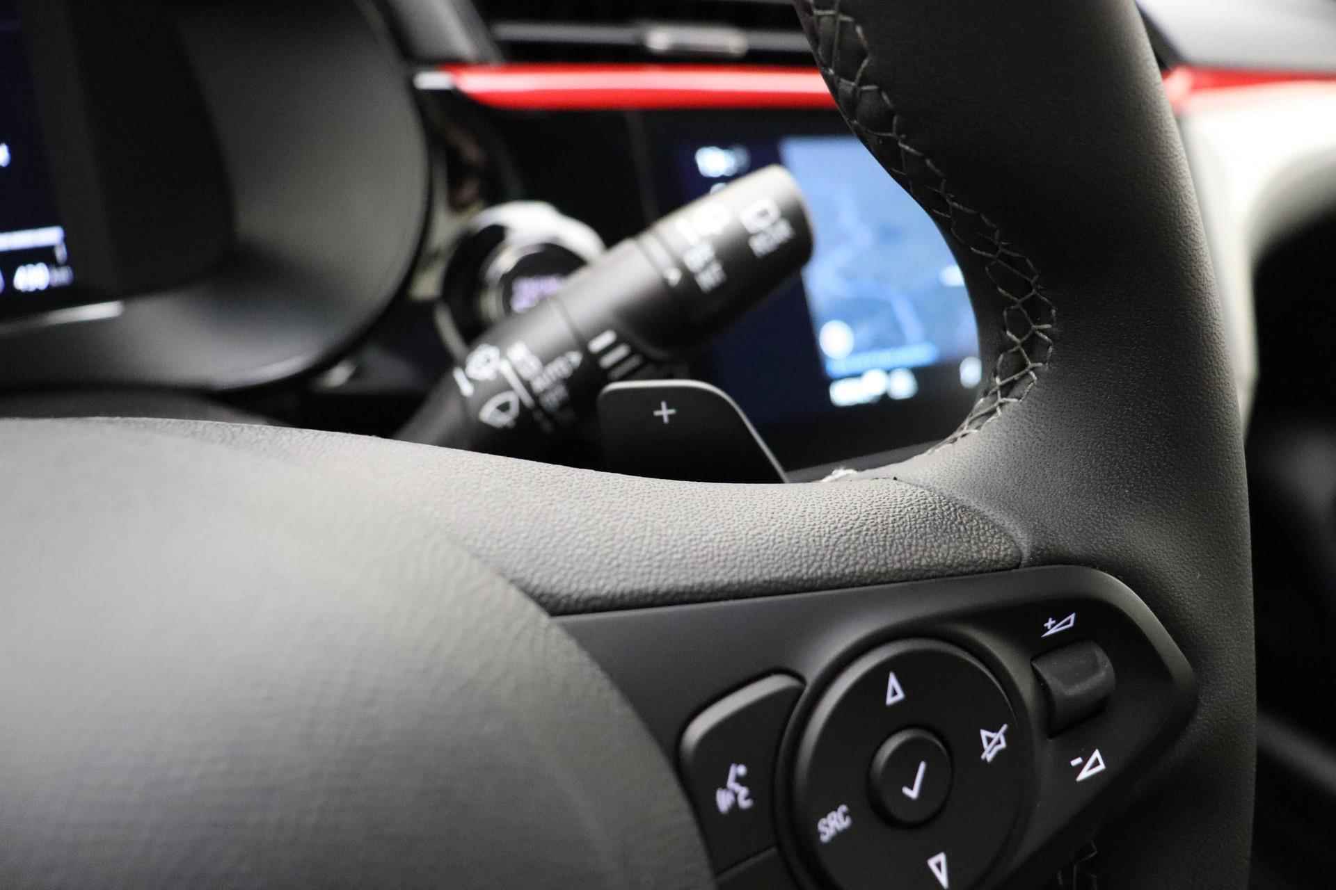 Opel Corsa 1.2 GS Line 130 PK Automaat | Navigatie | Camera | Climate control | Keyless | Lichtmetalen velge | Zwart dak | Sportief - 28/37