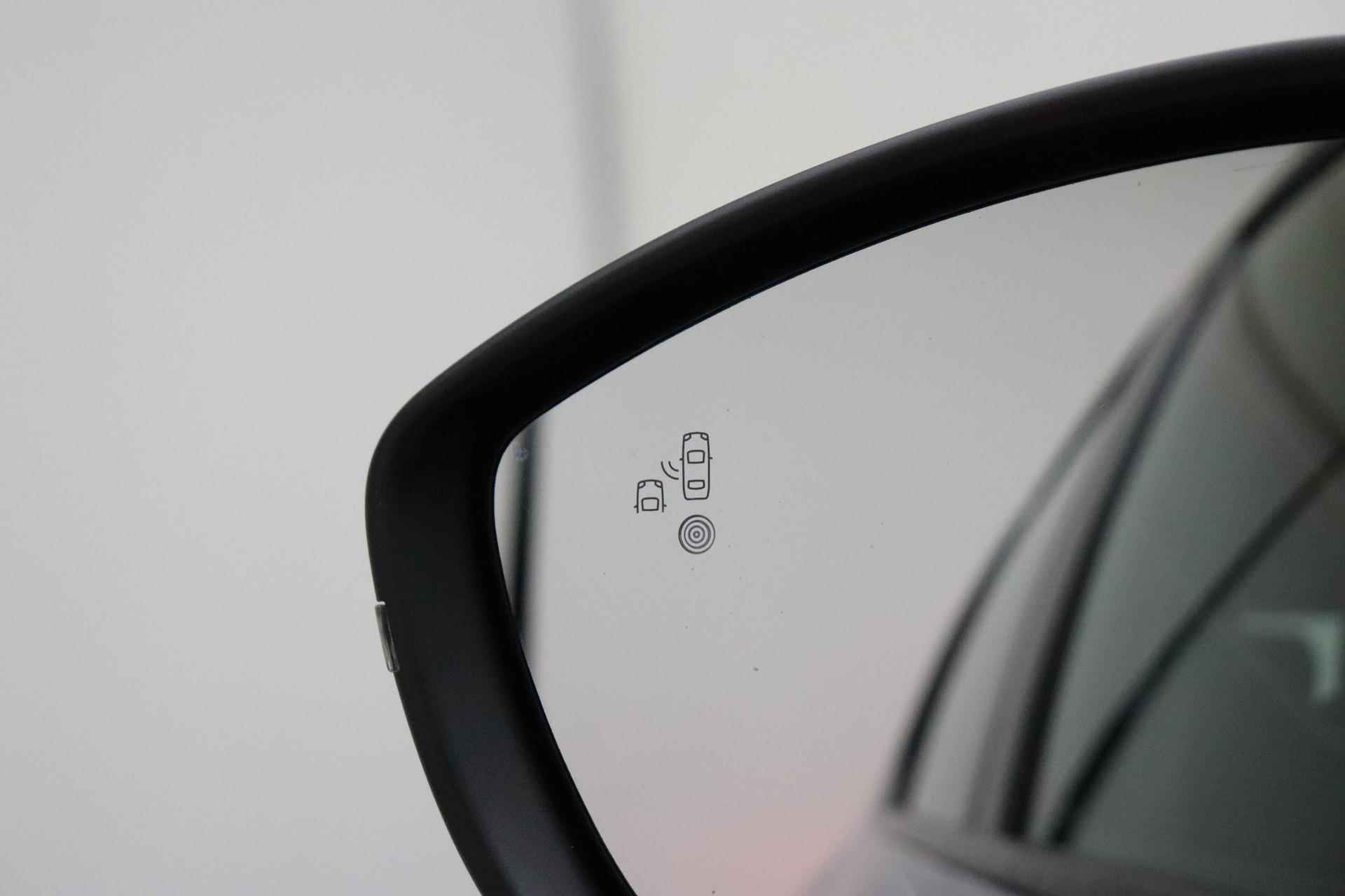Opel Corsa 1.2 GS Line 130 PK Automaat | Navigatie | Camera | Climate control | Keyless | Lichtmetalen velge | Zwart dak | Sportief - 30/37