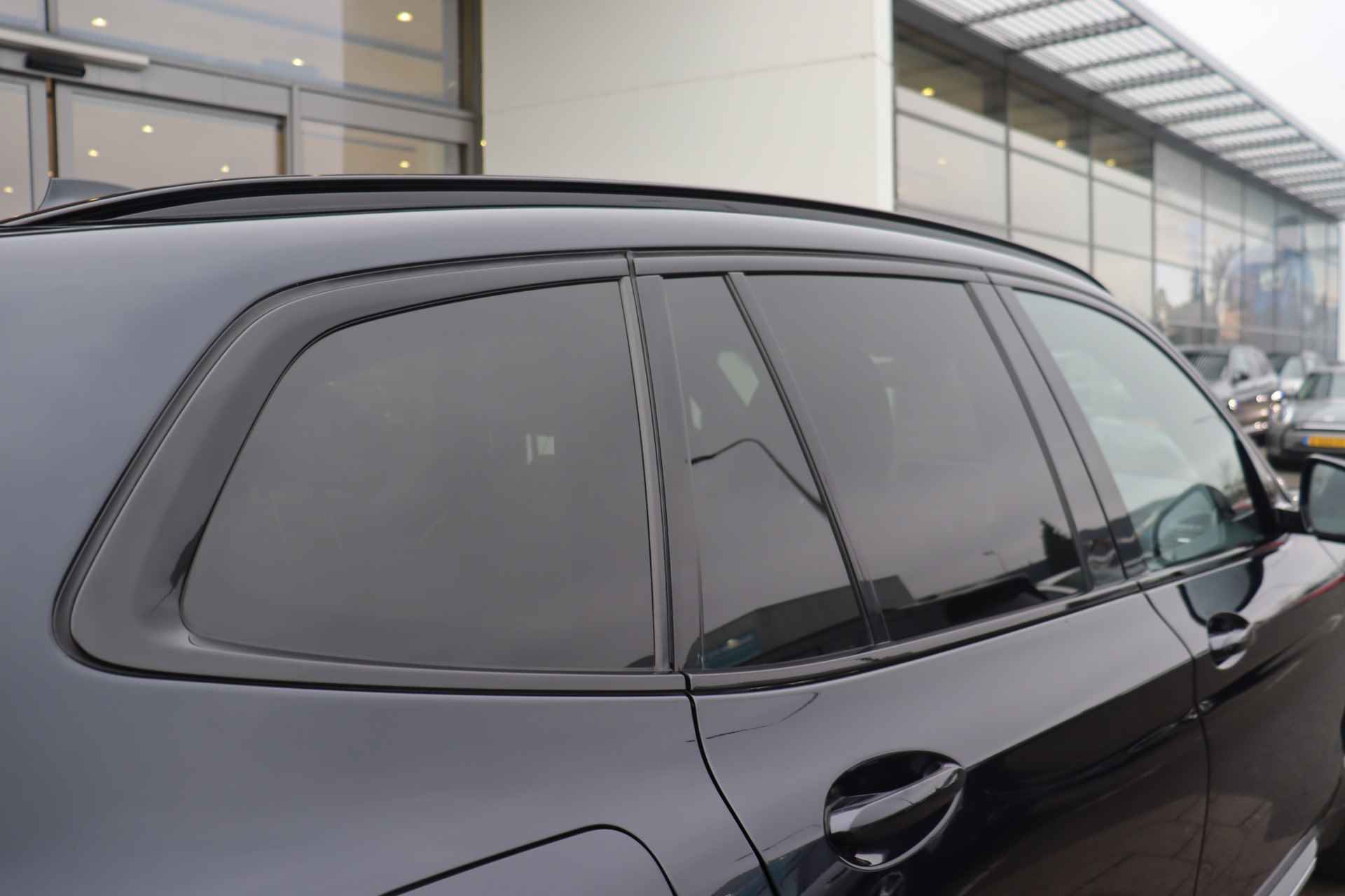 BMW iX3 High Executive / Trekhaak / Sportstoelen / Stoelverwarming / Adaptief onderstel / Parking Assistant Plus / Harman Kardon / Live Cockpit Professional - 13/39