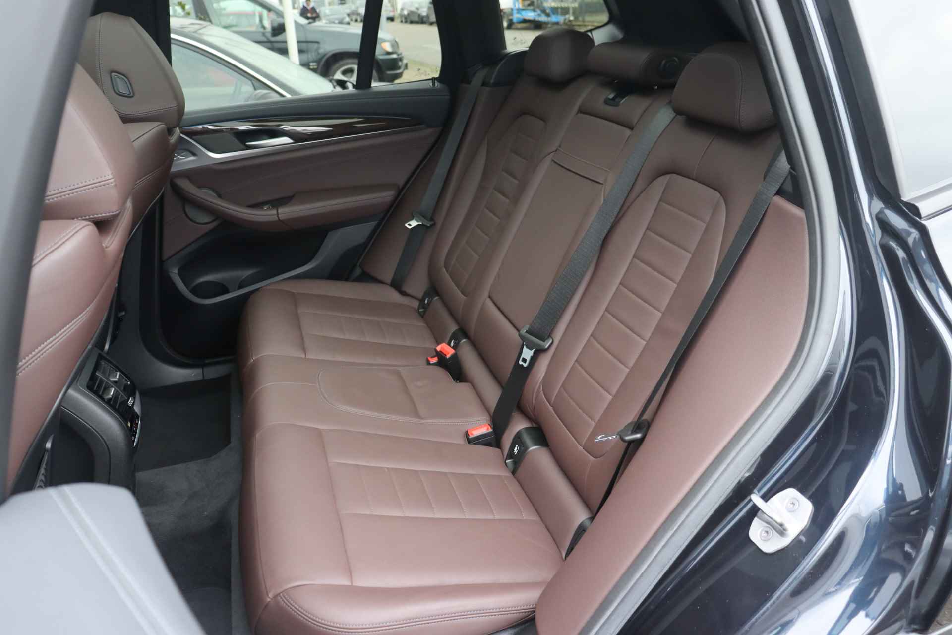 BMW iX3 High Executive / Trekhaak / Sportstoelen / Stoelverwarming / Adaptief onderstel / Parking Assistant Plus / Harman Kardon / Live Cockpit Professional - 37/39