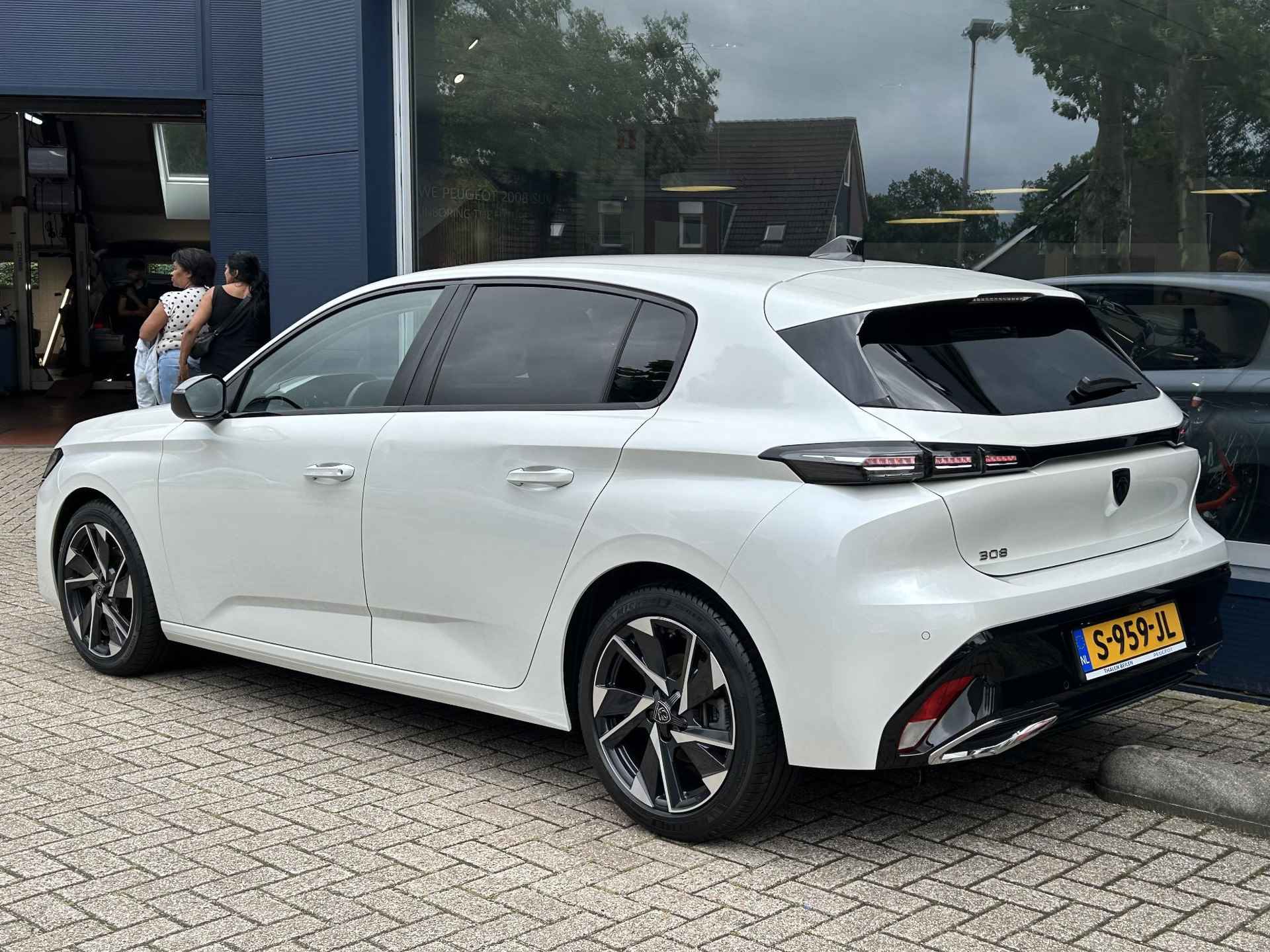 Peugeot 308 1.2 Turbo 130 PK Allure Pack Automaat EAT8 | Met Keyless entry/start | Achteruitcamera | Draadloos telefoonlader | Stoelverwarming | Adaptieve cruise | Draadloos apple carplay/android auto - 4/51