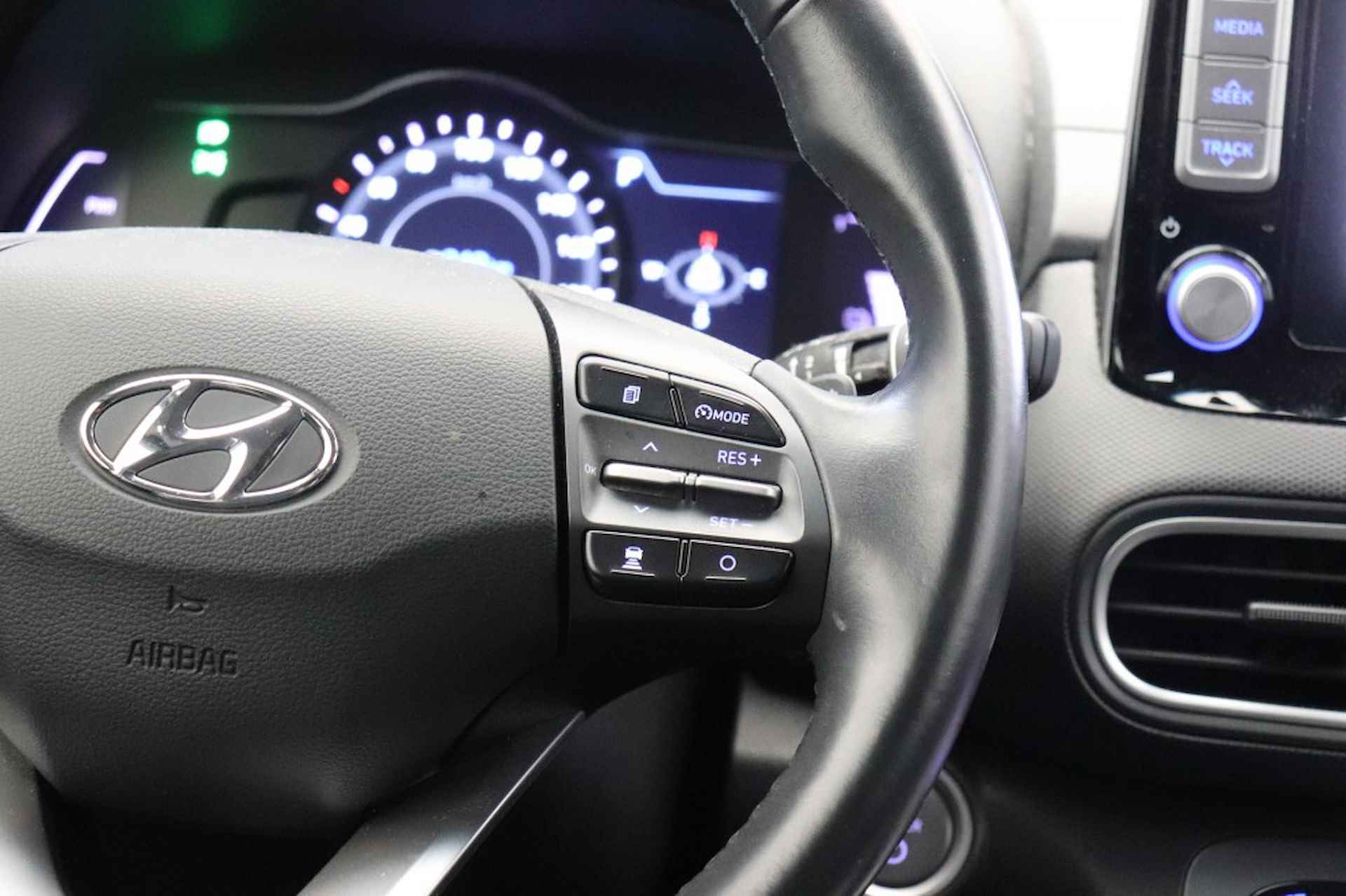 HYUNDAI Kona Electric Fashion 64 kWh - Leer, Camera - 17/28