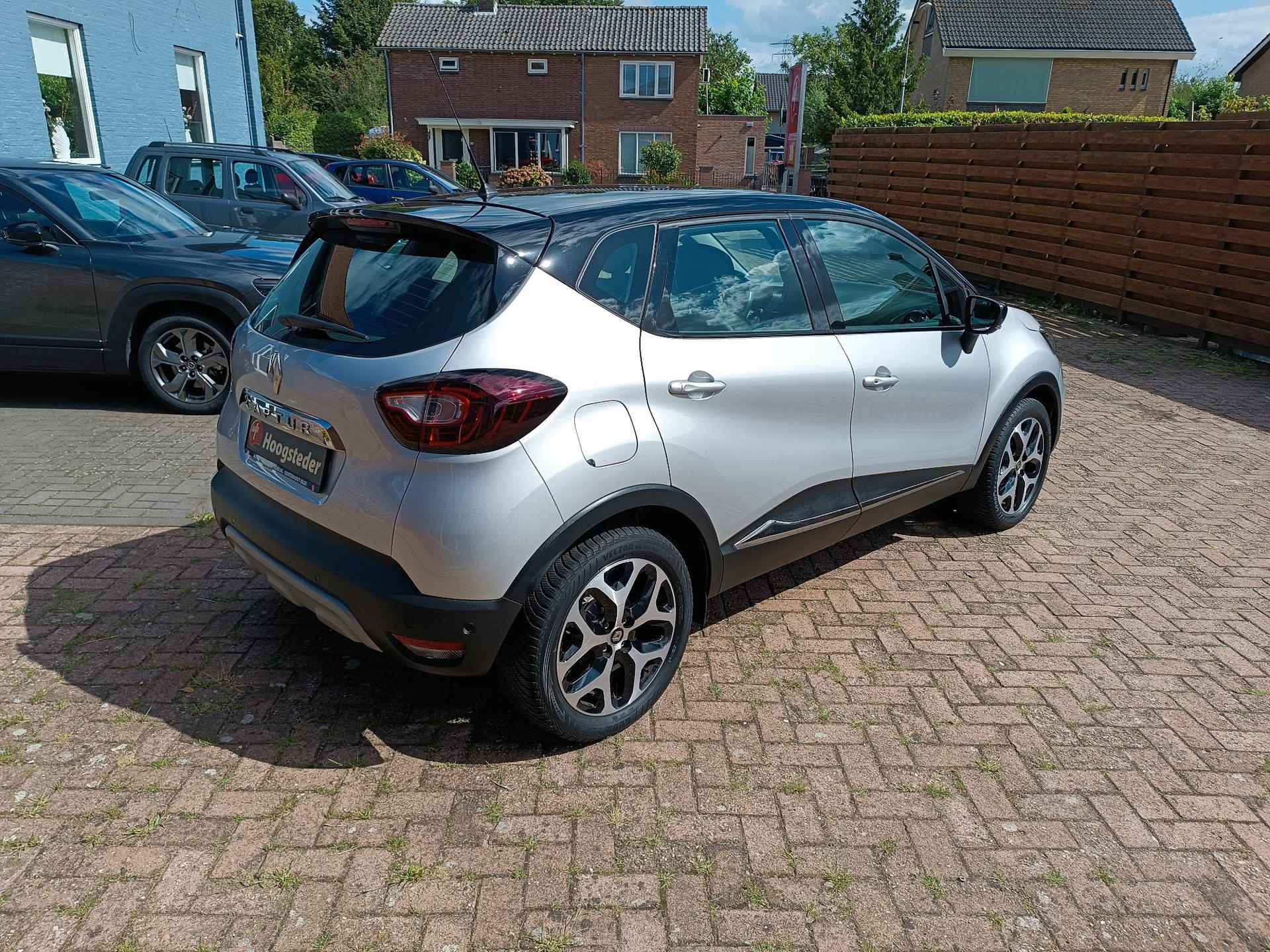 Renault Captur 0.9TCE Intens, camera, Navigatie - 2/24