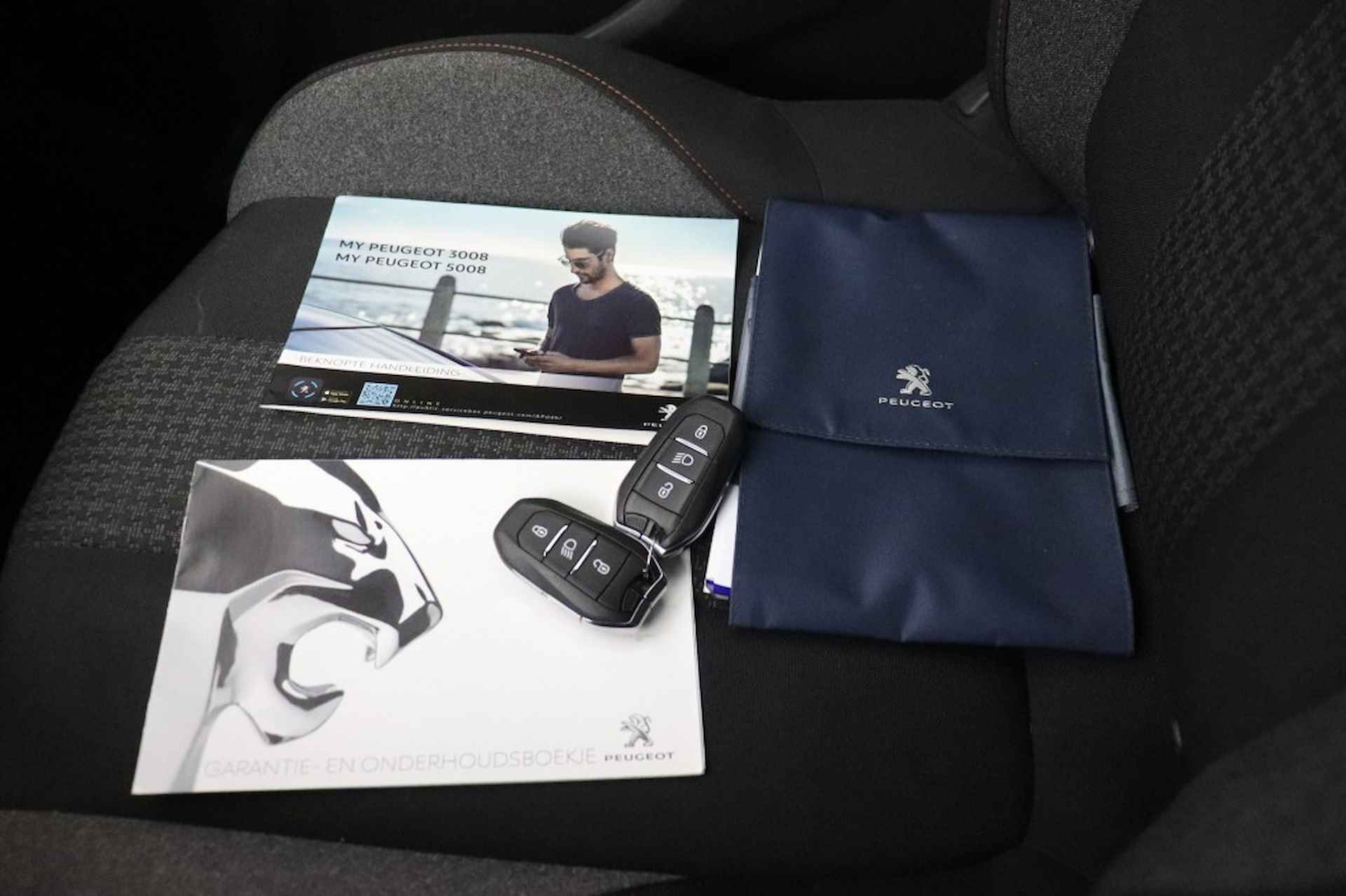 PEUGEOT 3008 1.2 PureTech Active Pack Business - Carplay, Digital Cockpit - 26/32