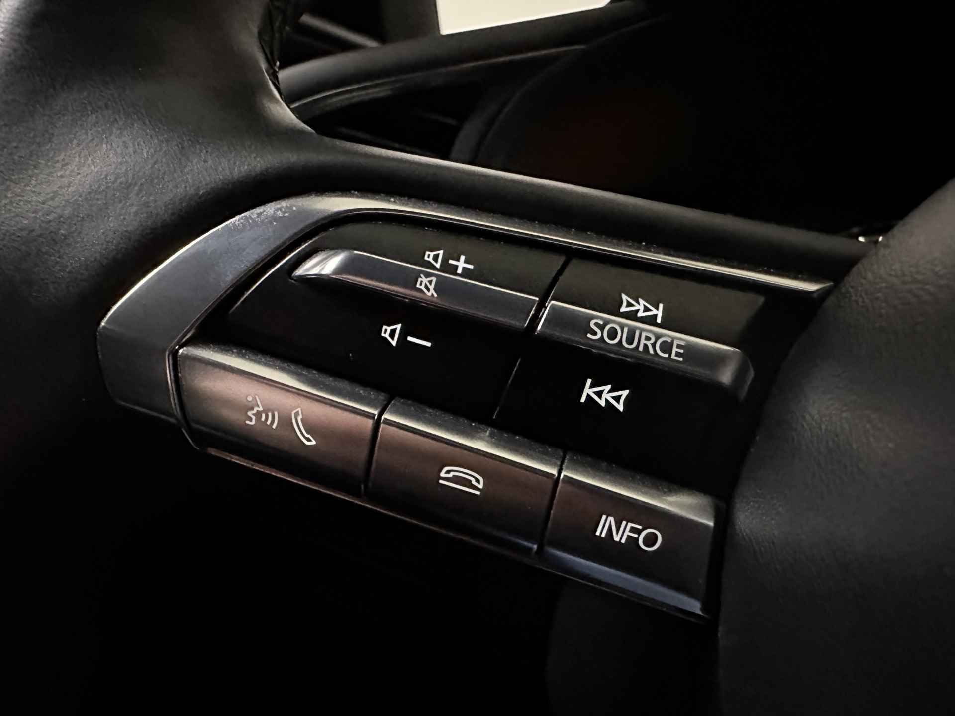 Mazda 3 2.0 e-SkyActiv-G M Hybrid 122 Comfort | Adaptive Cruise | Camera | LED | Navi | Apple Carplay | Head Up | Stuur & Stoelverwarming | - 17/36