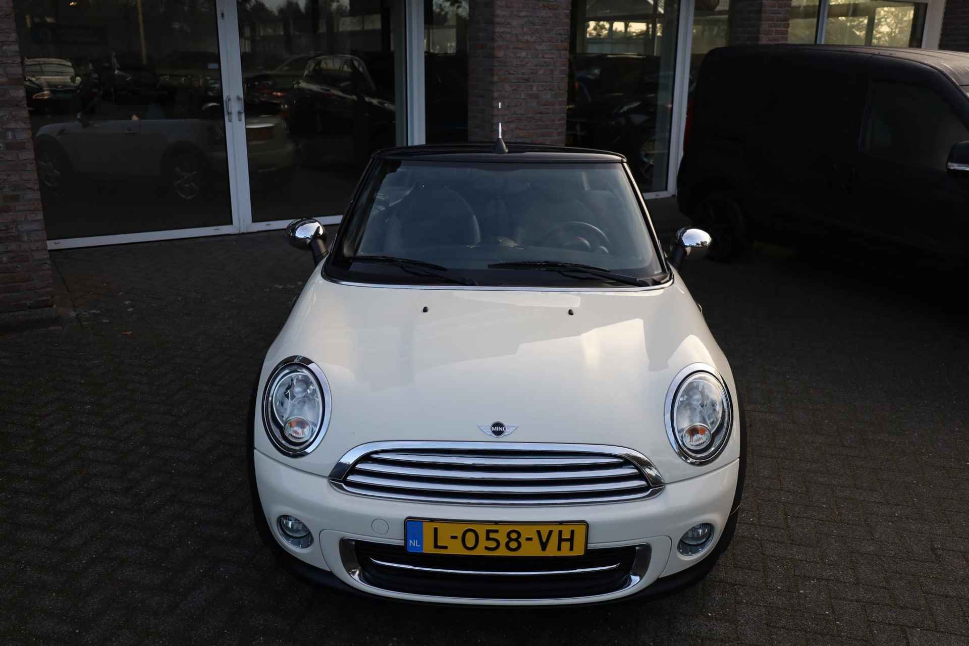 Mini Mini Cabrio 1.6 Cooper Chili HALFLEER STOELVERWARMING PDC CLIMA LMV - 30/34