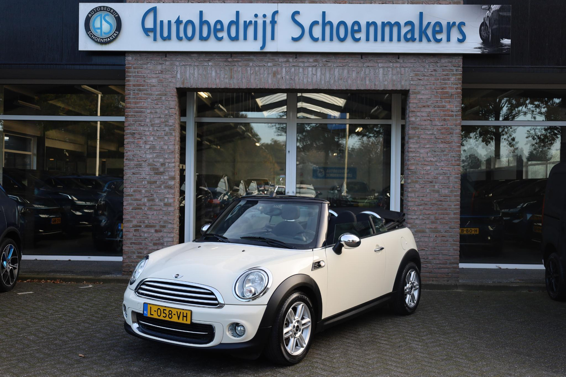 Mini Mini Cabrio 1.6 Cooper Chili HALFLEER STOELVERWARMING PDC CLIMA LMV