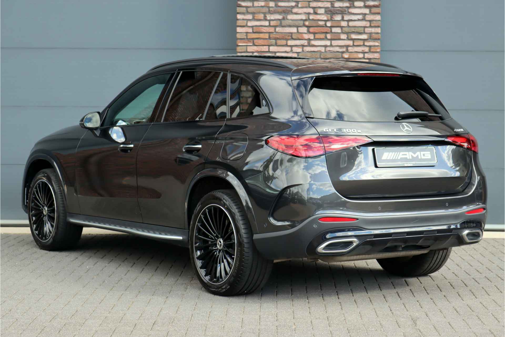 Mercedes-Benz GLC 300e 4MATIC Premium AMG Line Aut9 | Distronic+ | Burmester | Memory | Trekhaak | Leder | Nightpakket | Panoramadak | Digital Light | Surround Camera | Keyless Go | Rijassistentiepakket | - 6/47