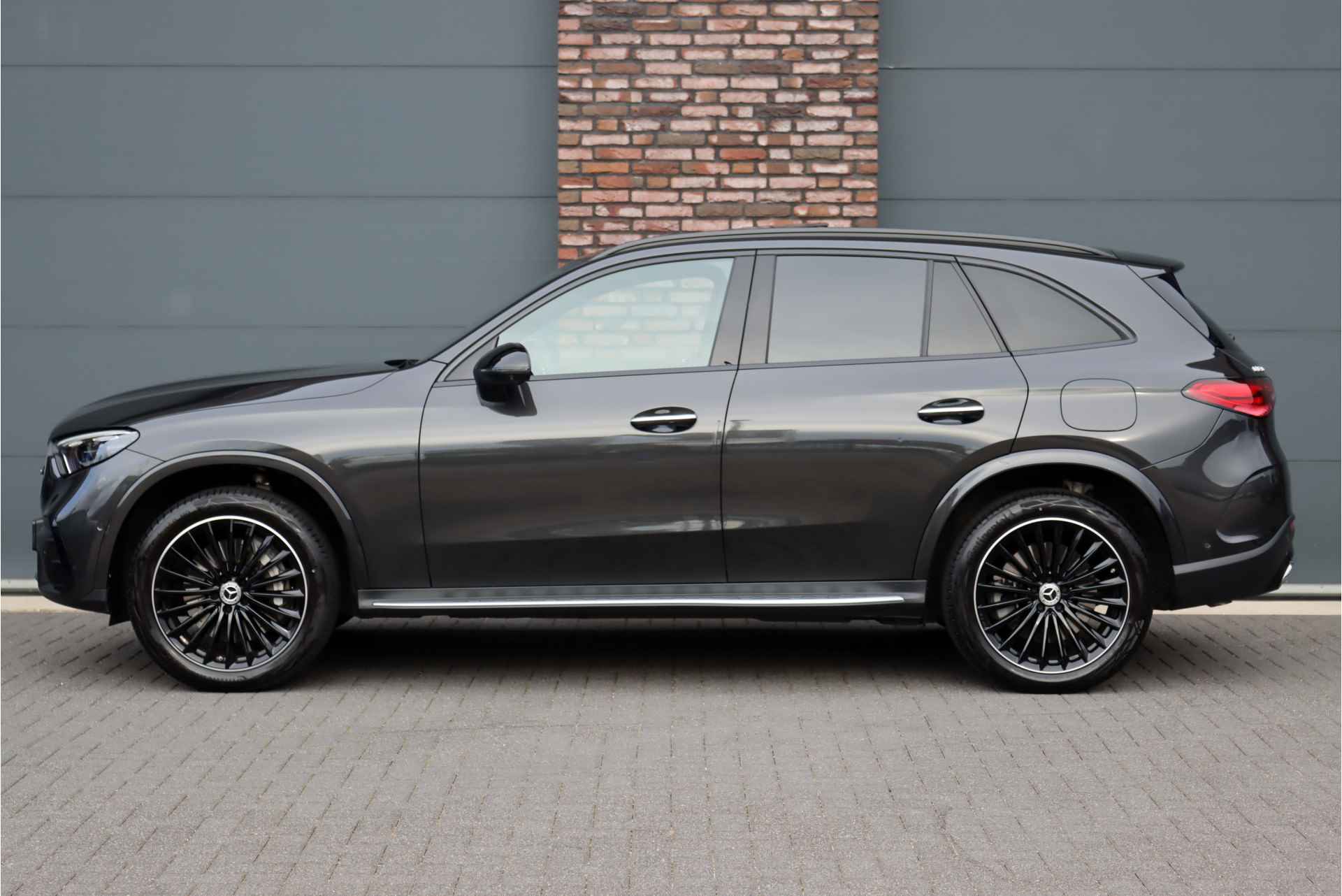 Mercedes-Benz GLC 300e 4MATIC Premium AMG Line Aut9 | Distronic+ | Burmester | Memory | Trekhaak | Leder | Nightpakket | Panoramadak | Digital Light | Surround Camera | Keyless Go | Rijassistentiepakket | - 10/47