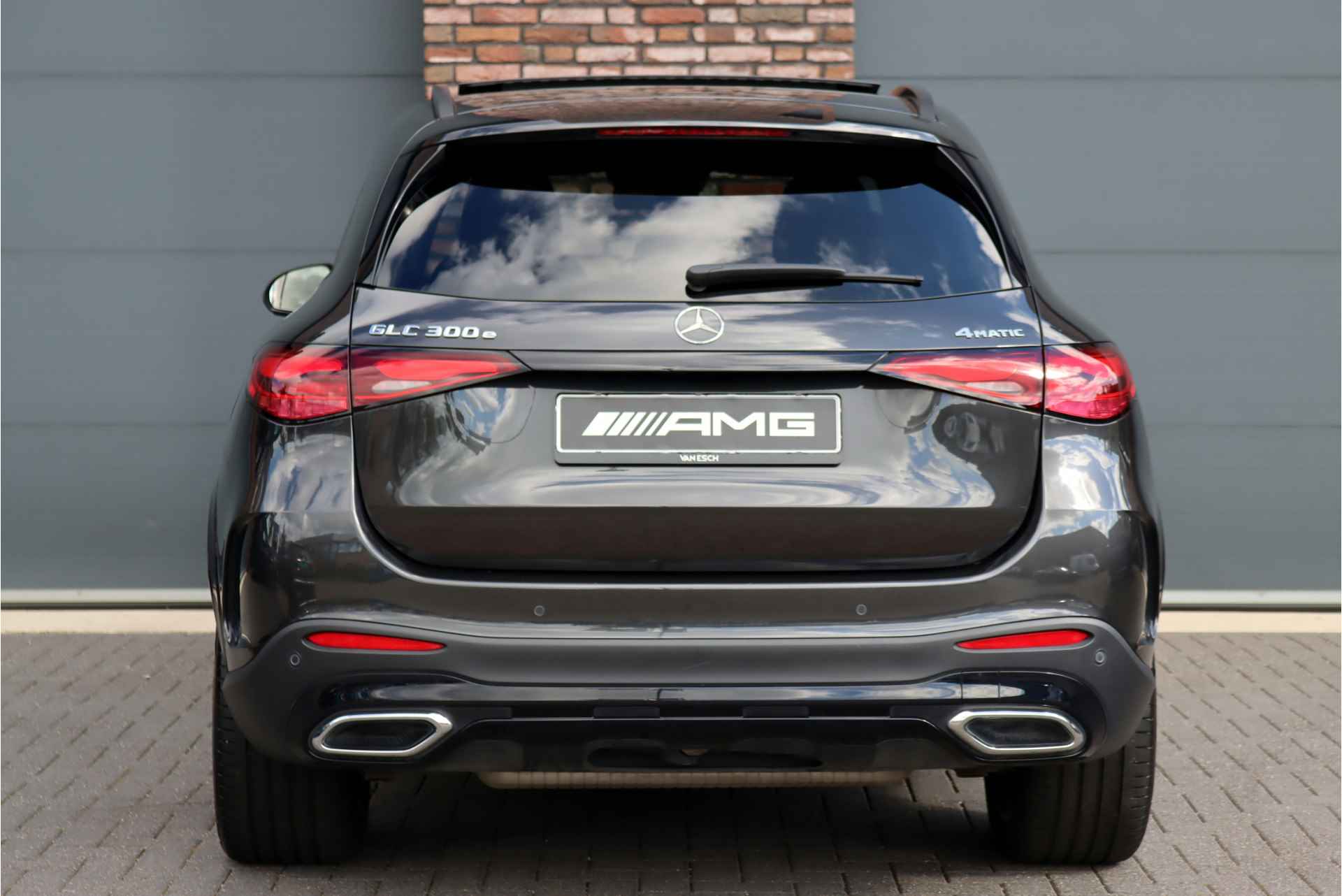 Mercedes-Benz GLC 300e 4MATIC Premium AMG Line Aut9 | Distronic+ | Burmester | Memory | Trekhaak | Leder | Nightpakket | Panoramadak | Digital Light | Surround Camera | Keyless Go | Rijassistentiepakket | - 16/47