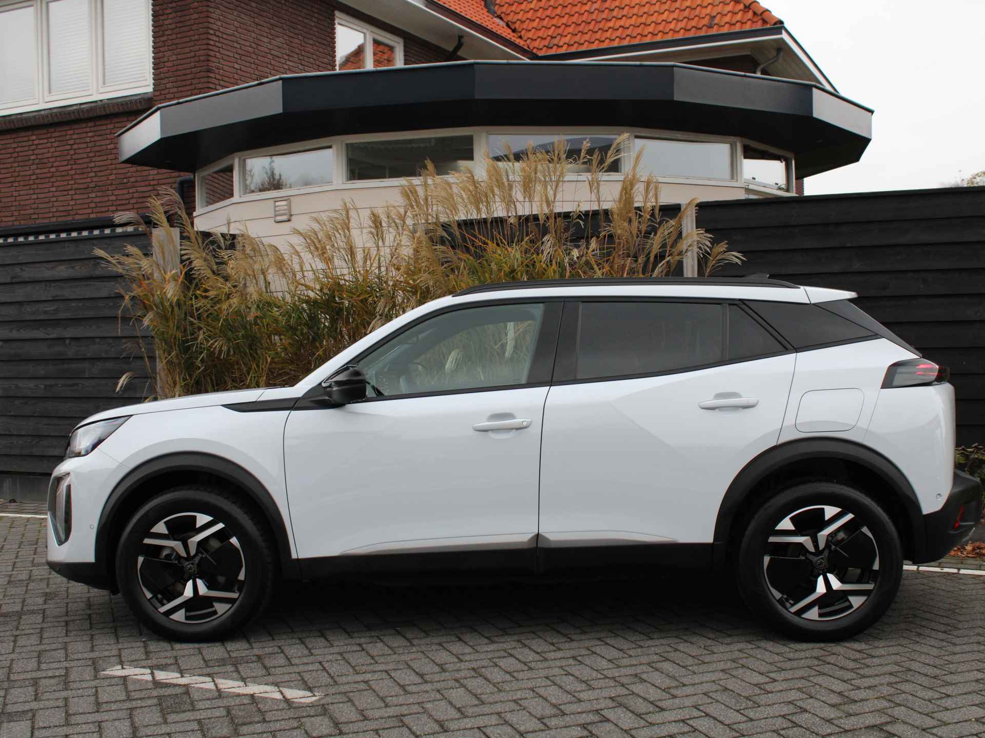 Peugeot 2008 1.2 PureTech 130PK Allure EAT8 Automaat Camera 360, Adaptieve Cruise Control, Stoelverwarming, AppleCarplay/Android Auto Navigatie, Keyless Entry - 7/54