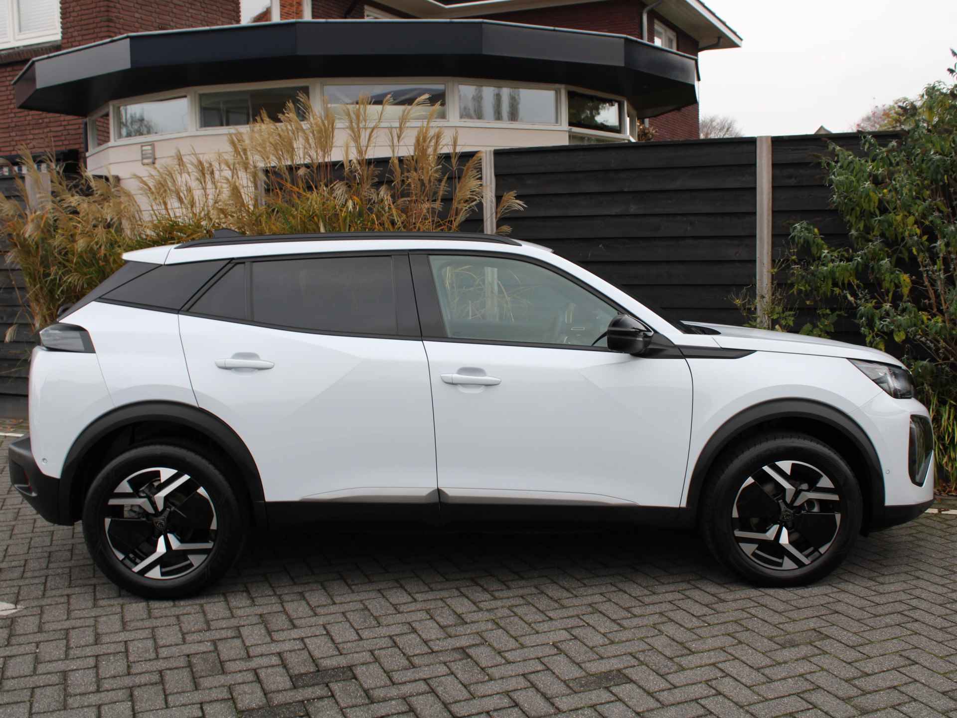 Peugeot 2008 1.2 PureTech 130PK Allure EAT8 Automaat Camera 360, Adaptieve Cruise Control, Stoelverwarming, AppleCarplay/Android Auto Navigatie, Keyless Entry - 8/54