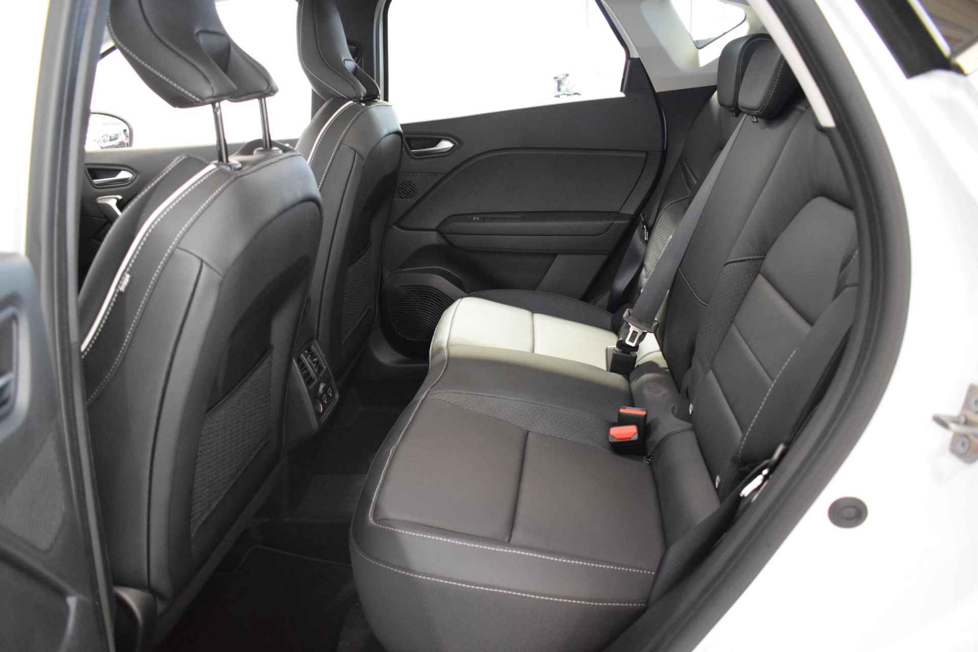 Mitsubishi ASX 1.6 HEV AT Instyle | Schuif/Kantel dak | Parkeersensoren | Dodehoek sensor | Stoel/Stuurverwarming | Adaptive cruise control | Elektrische bestuurdersstoel | Navigatie | Apple Carplay/Android auto | - 22/44