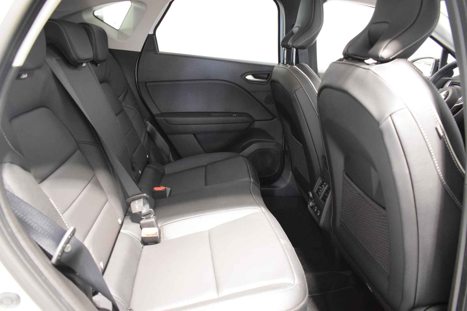 Mitsubishi ASX 1.6 HEV AT Instyle | Schuif/Kantel dak | Parkeersensoren | Dodehoek sensor | Stoel/Stuurverwarming | Adaptive cruise control | Elektrische bestuurdersstoel | Navigatie | Apple Carplay/Android auto | - 23/44