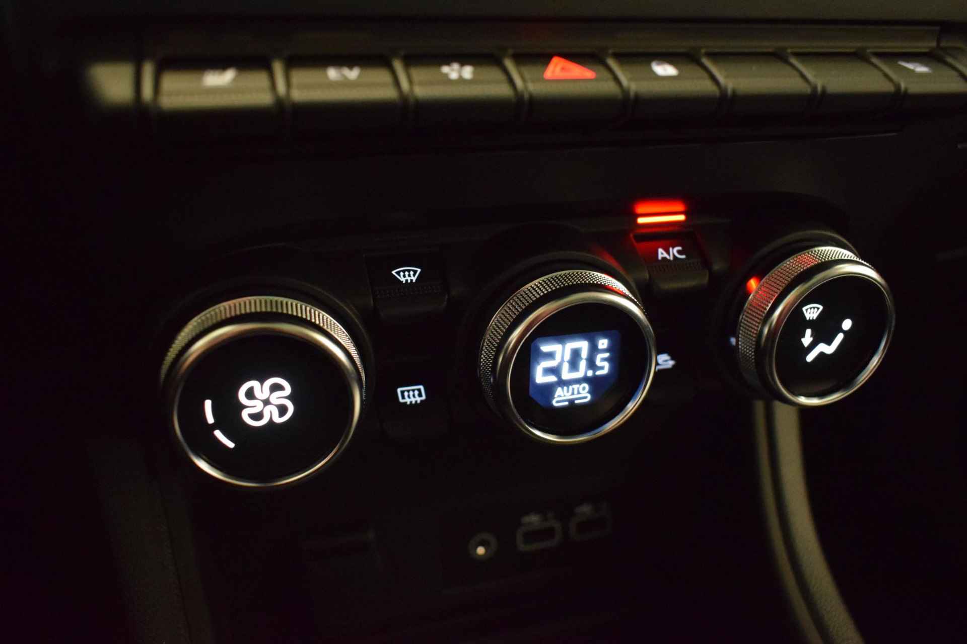 Mitsubishi ASX 1.6 HEV AT Instyle | Schuif/Kantel dak | Parkeersensoren | Dodehoek sensor | Stoel/Stuurverwarming | Adaptive cruise control | Elektrische bestuurdersstoel | Navigatie | Apple Carplay/Android auto | - 32/44
