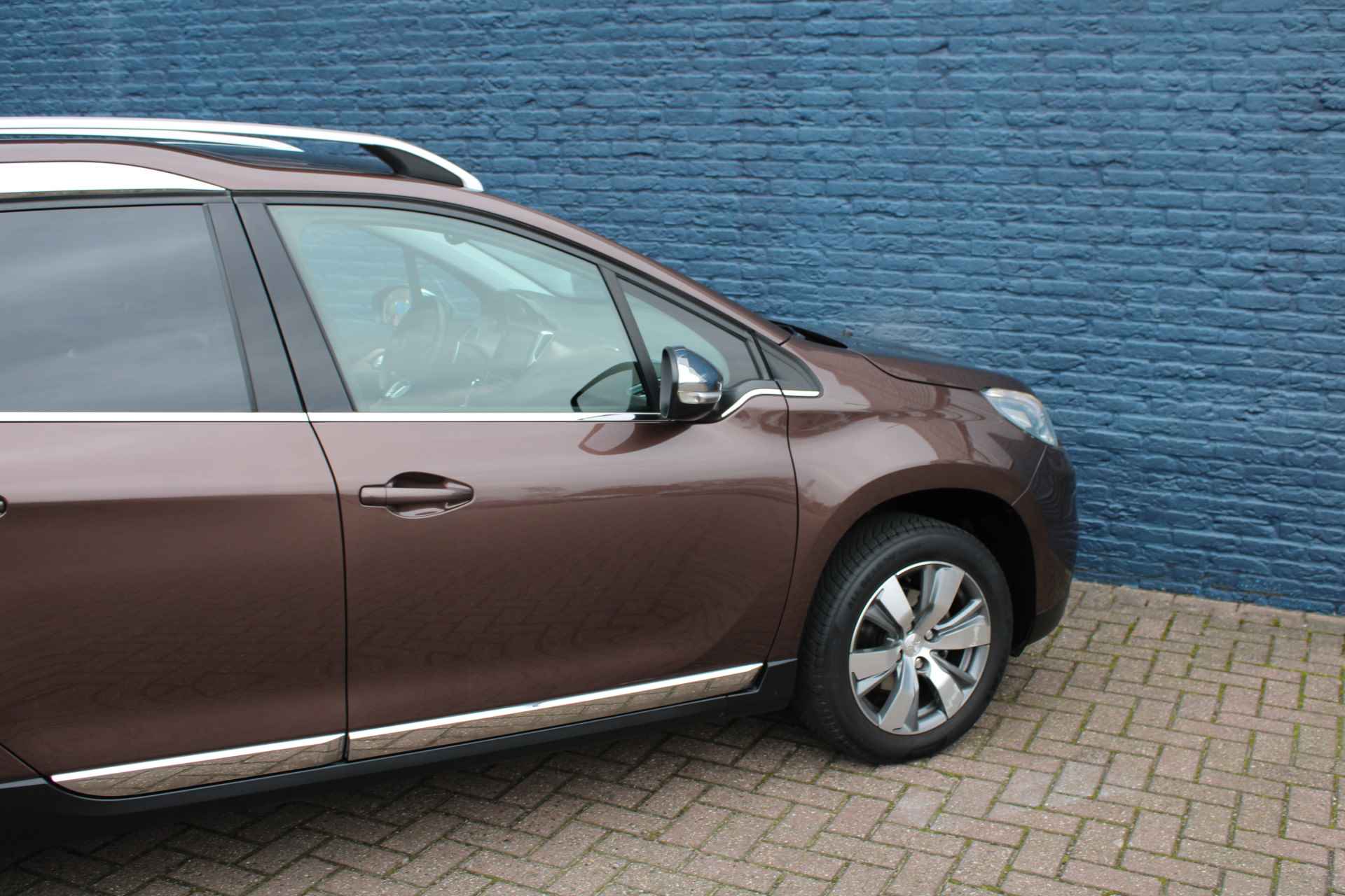 Peugeot 2008 1.2 PureTech Allure | Automaat | Navigatie | Trekhaak | Lichtmetaal | - 9/29