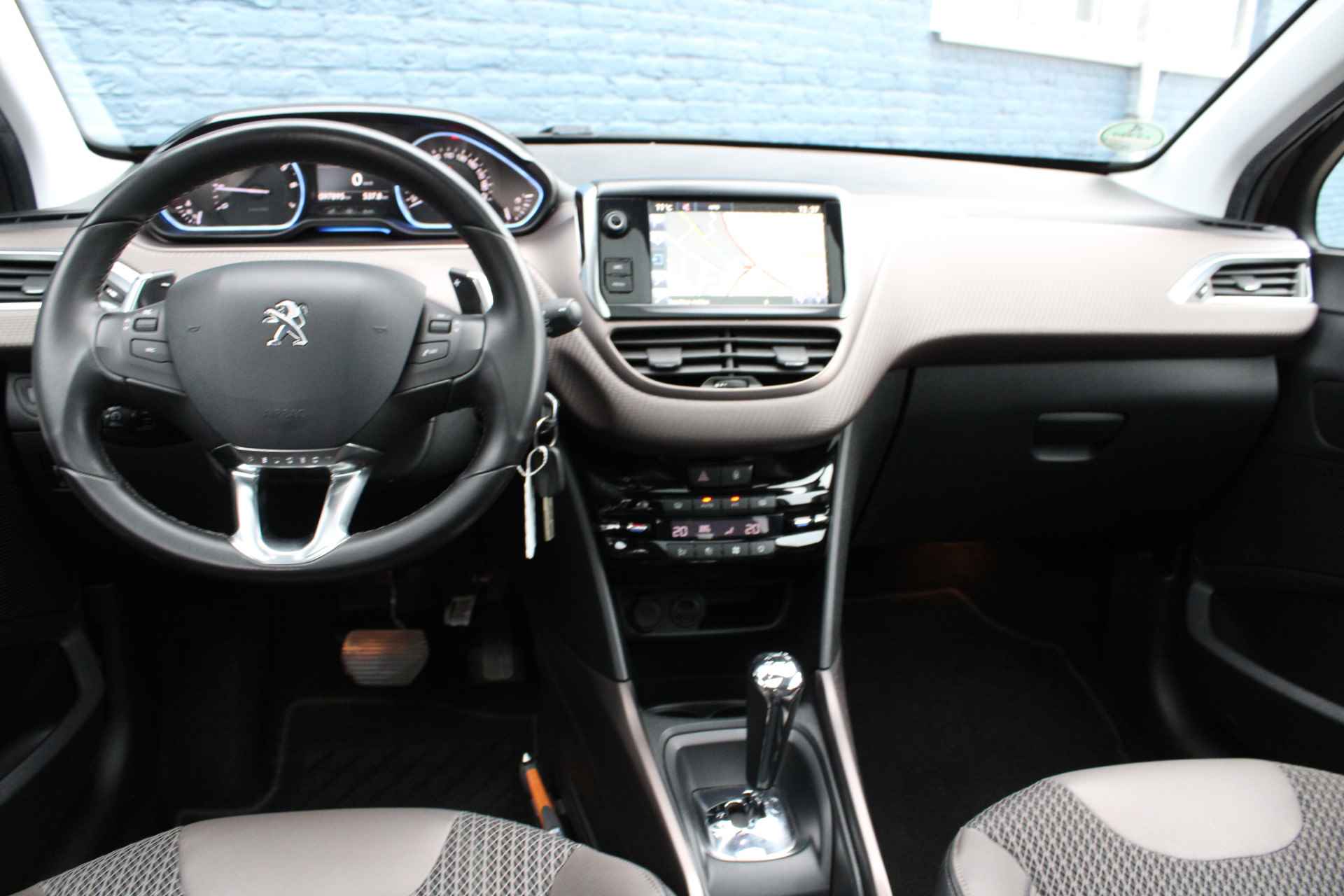 Peugeot 2008 1.2 PureTech Allure | Automaat | Navigatie | Trekhaak | Lichtmetaal | - 14/29