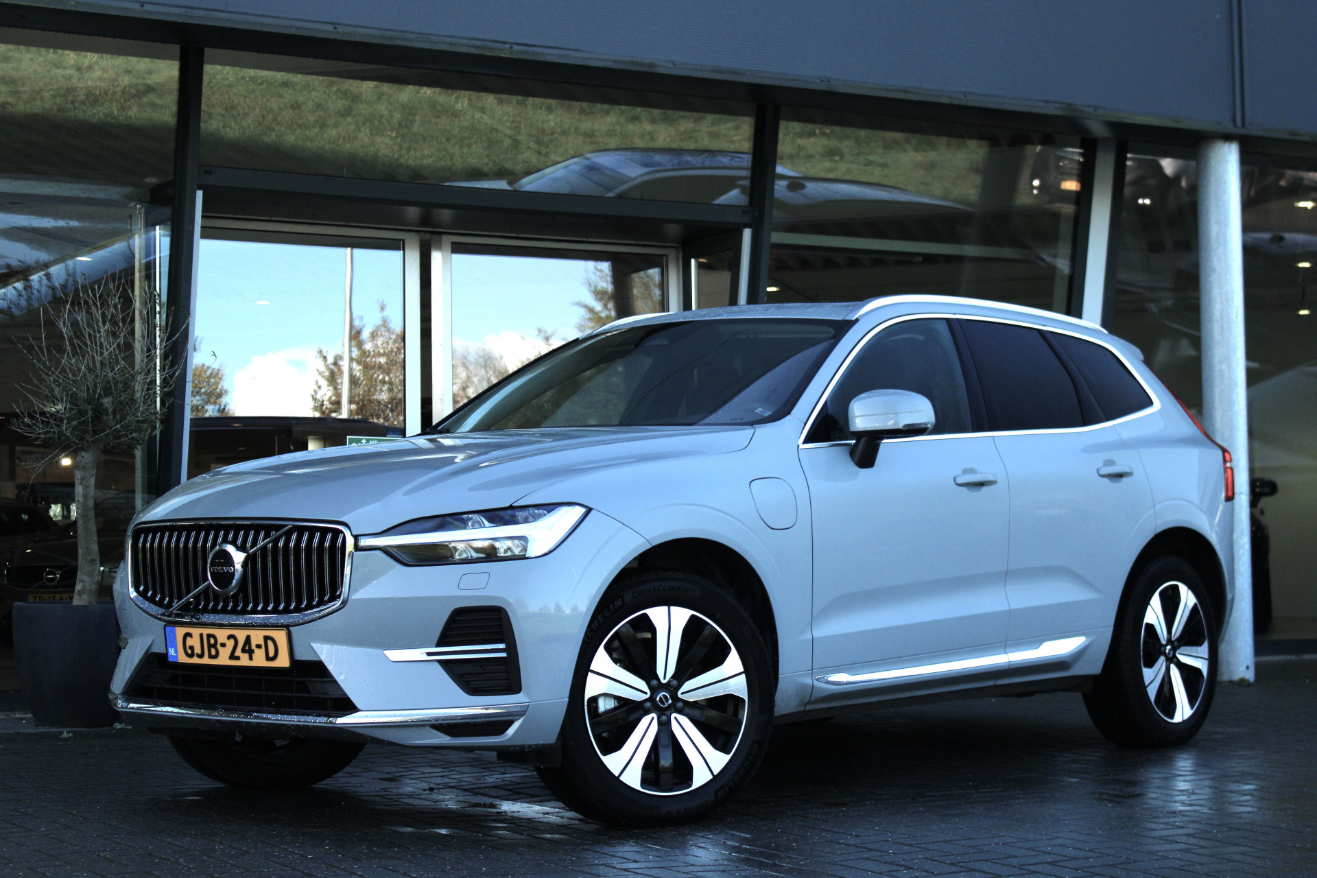 Volvo XC60 2.0 Recharge T6 AWD Plus Bright | Adaptive Cruise | Panoramadak | Camera | Stuur/stoelverwarming | Memory-seats | DAB | Trekhaak