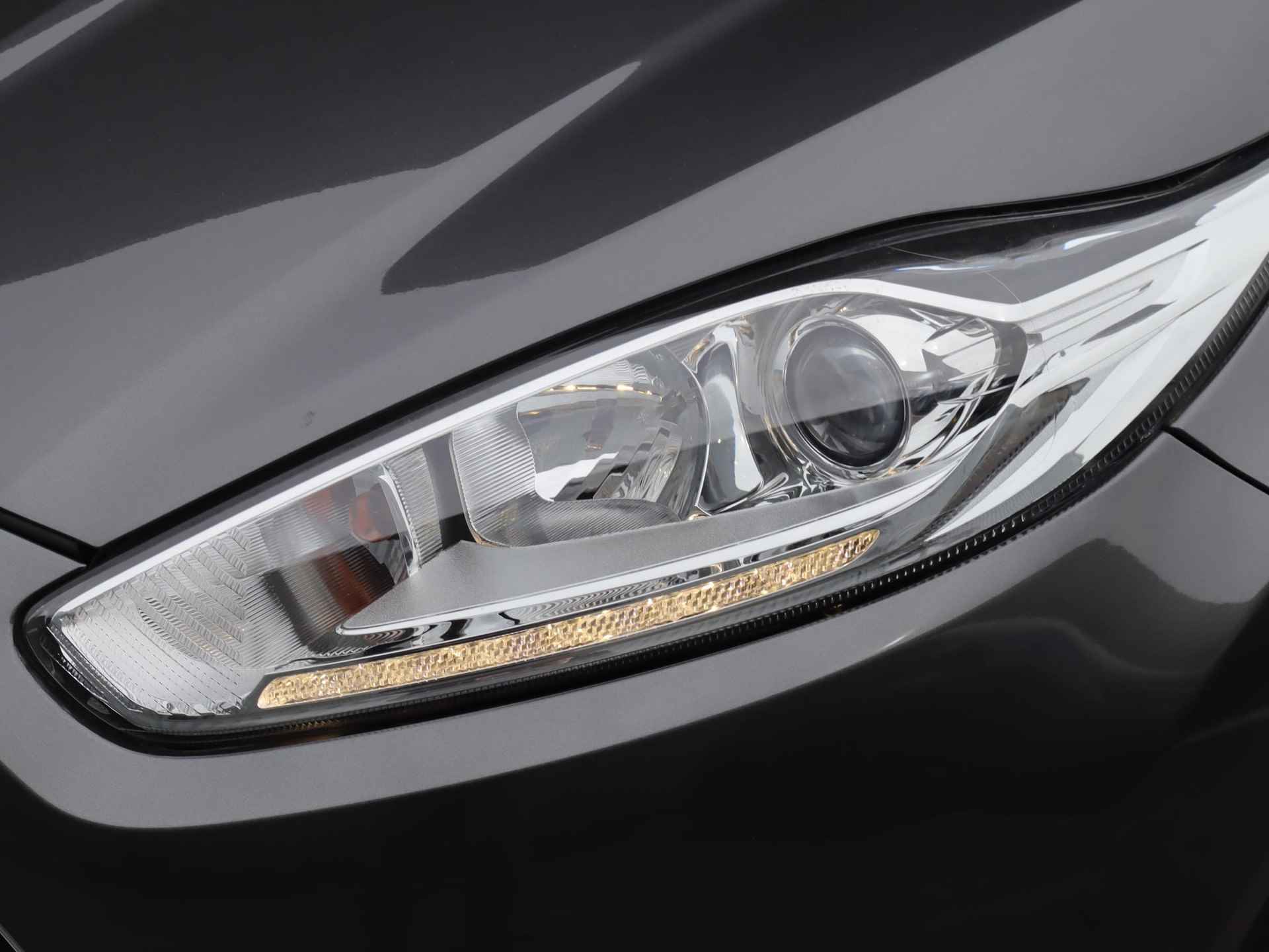 Ford Fiesta 1.0 EcoBoost Titanium 100pk | Cruise control | Navigatie | Parkeer sensoren | Lichtmetalen velgen | Voorruitverwarming - 6/39