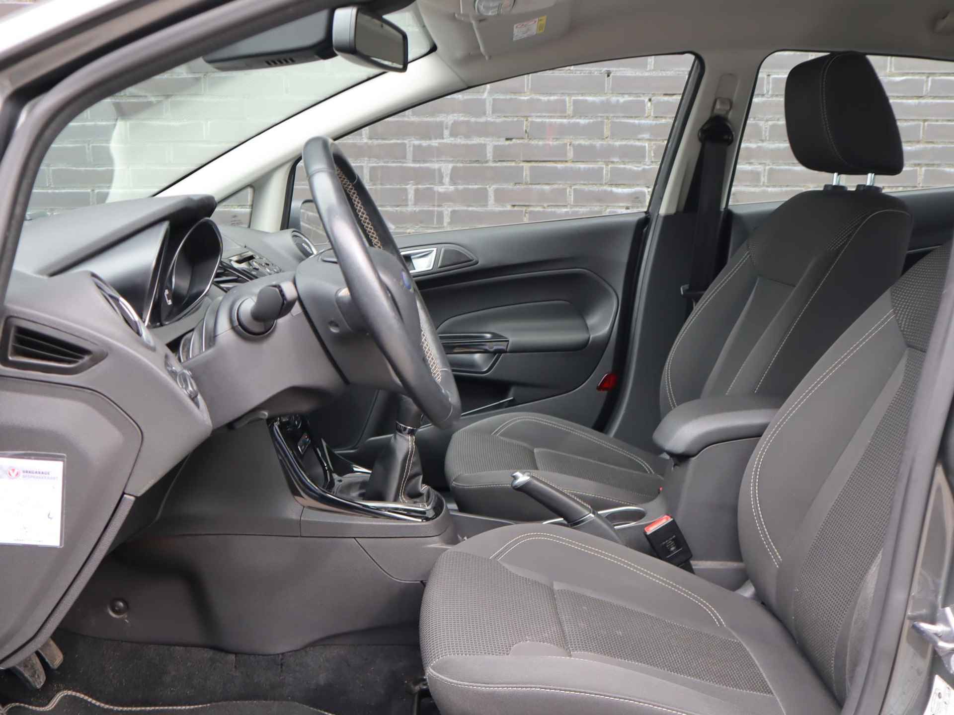 Ford Fiesta 1.0 EcoBoost Titanium 100pk | Cruise control | Navigatie | Parkeer sensoren | Lichtmetalen velgen | Voorruitverwarming - 9/39