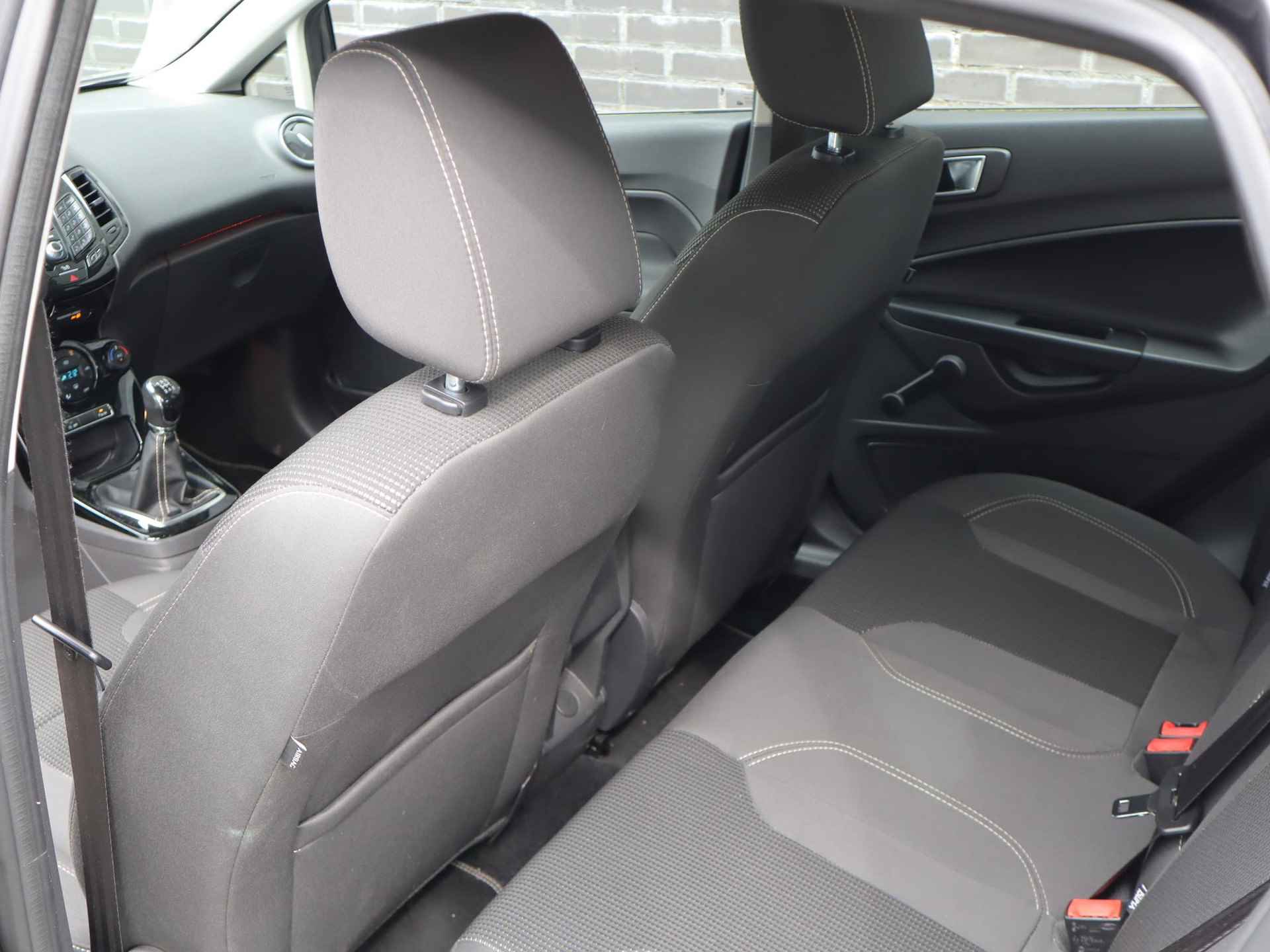 Ford Fiesta 1.0 EcoBoost Titanium 100pk | Cruise control | Navigatie | Parkeer sensoren | Lichtmetalen velgen | Voorruitverwarming - 11/39