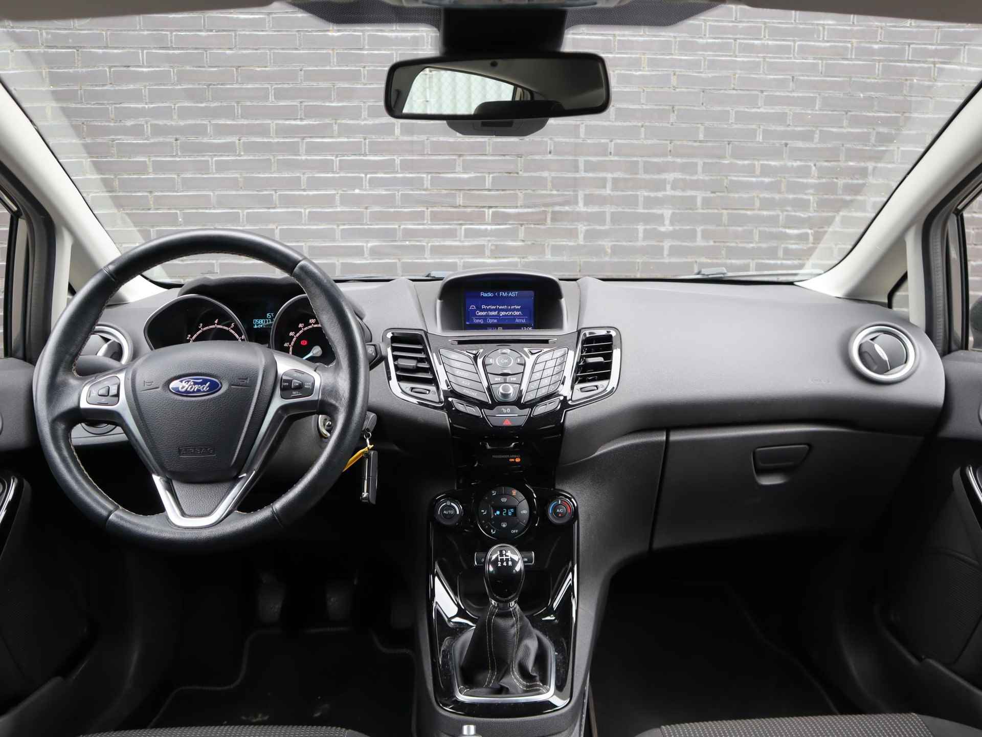 Ford Fiesta 1.0 EcoBoost Titanium 100pk | Cruise control | Navigatie | Parkeer sensoren | Lichtmetalen velgen | Voorruitverwarming - 13/39