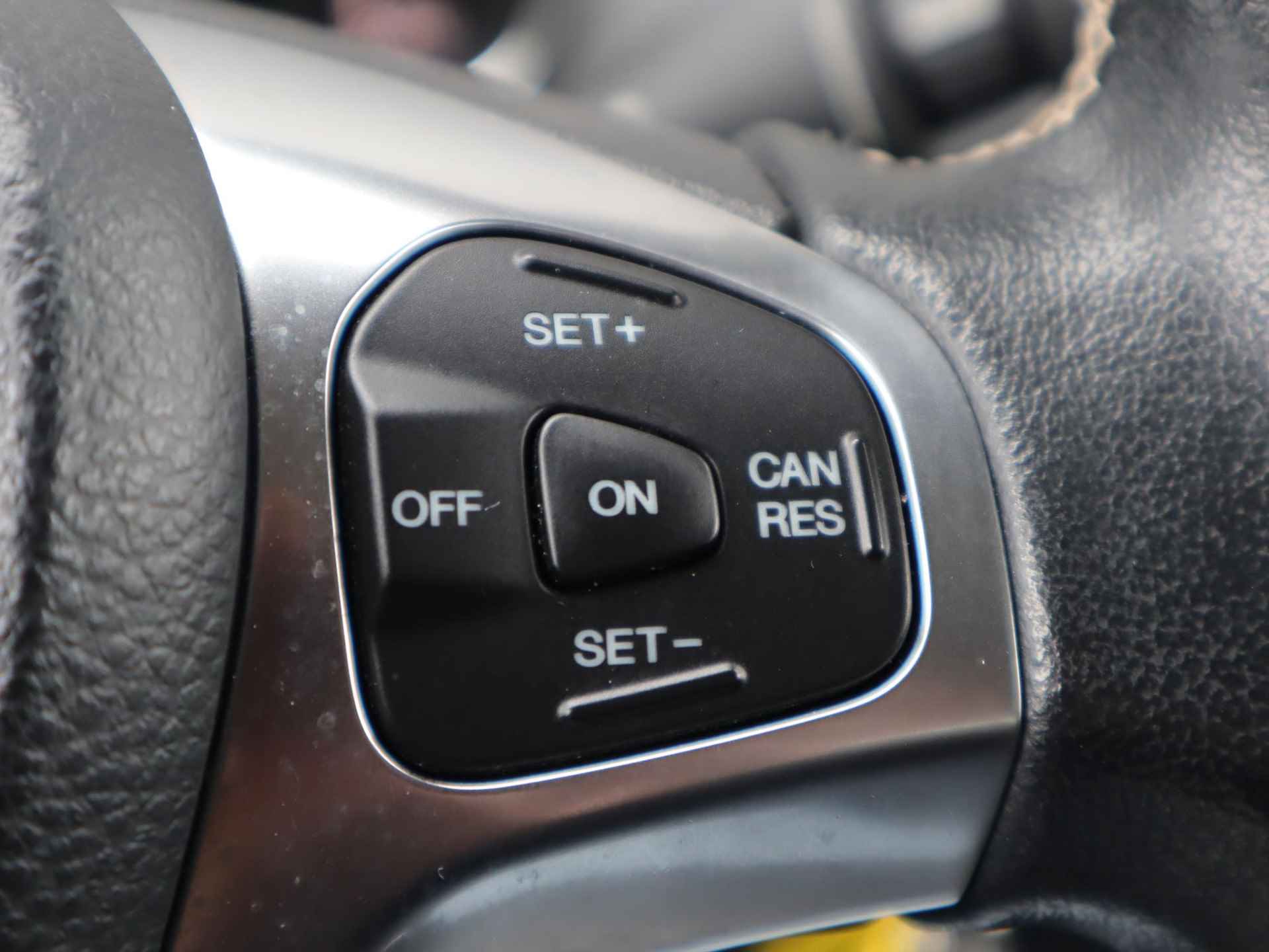 Ford Fiesta 1.0 EcoBoost Titanium 100pk | Cruise control | Navigatie | Parkeer sensoren | Lichtmetalen velgen | Voorruitverwarming - 18/39