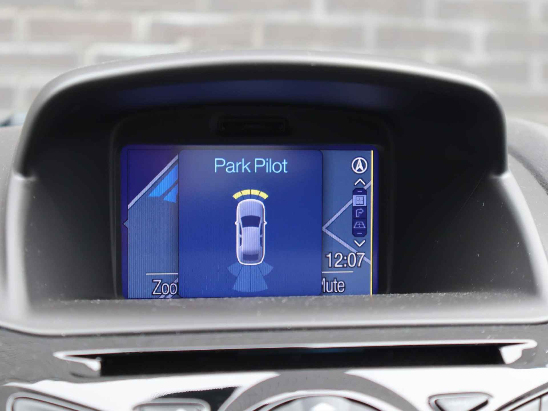 Ford Fiesta 1.0 EcoBoost Titanium 100pk | Cruise control | Navigatie | Parkeer sensoren | Lichtmetalen velgen | Voorruitverwarming - 25/39