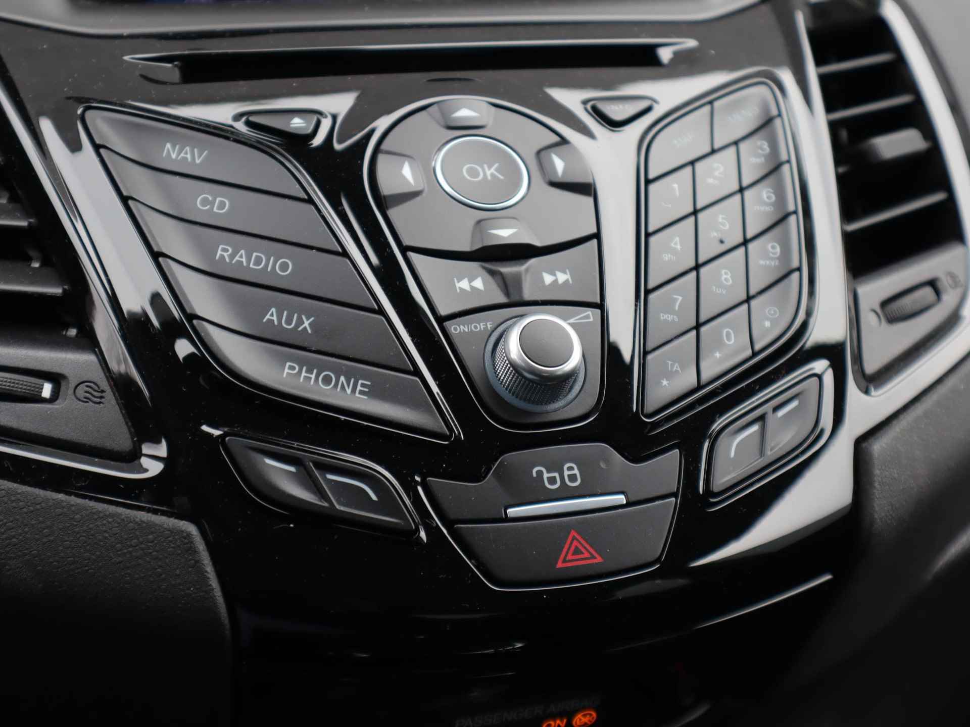 Ford Fiesta 1.0 EcoBoost Titanium 100pk | Cruise control | Navigatie | Parkeer sensoren | Lichtmetalen velgen | Voorruitverwarming - 26/39