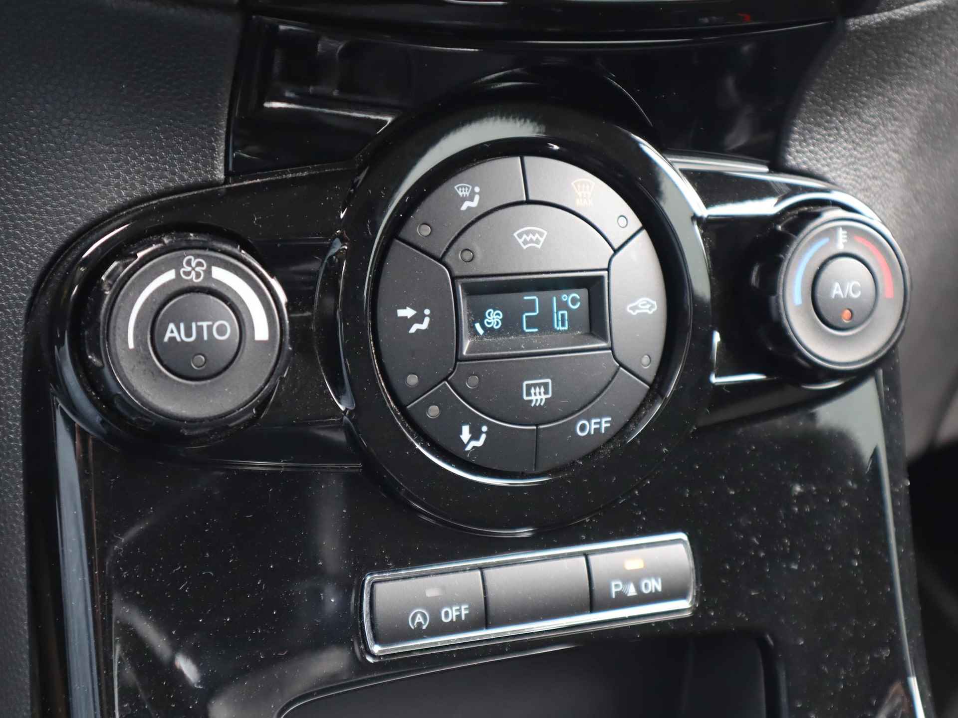 Ford Fiesta 1.0 EcoBoost Titanium 100pk | Cruise control | Navigatie | Parkeer sensoren | Lichtmetalen velgen | Voorruitverwarming - 27/39