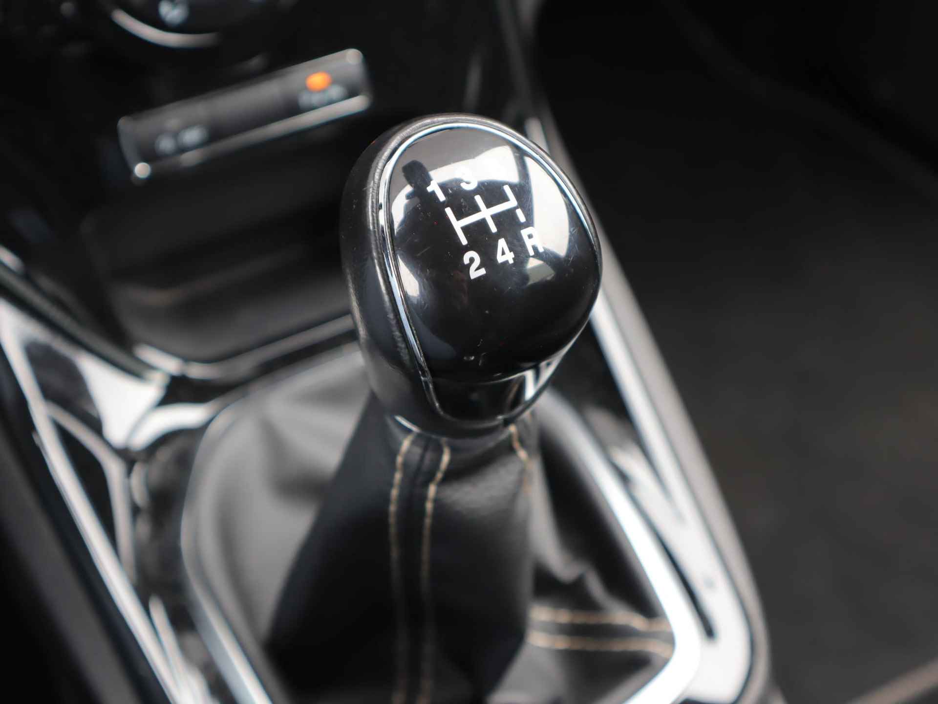 Ford Fiesta 1.0 EcoBoost Titanium 100pk | Cruise control | Navigatie | Parkeer sensoren | Lichtmetalen velgen | Voorruitverwarming - 28/39